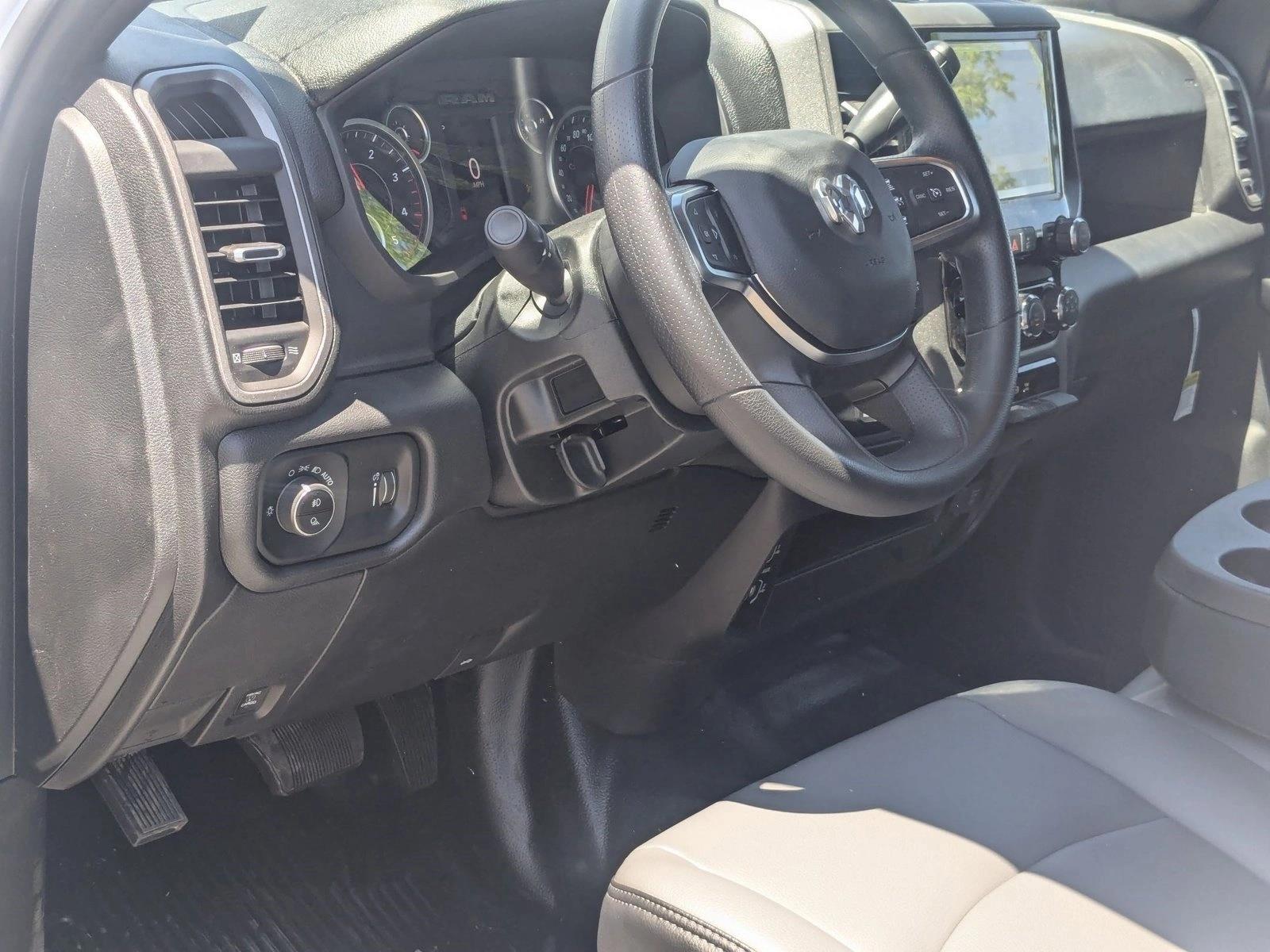 2025 Ram 2500 Tradesman photo 3