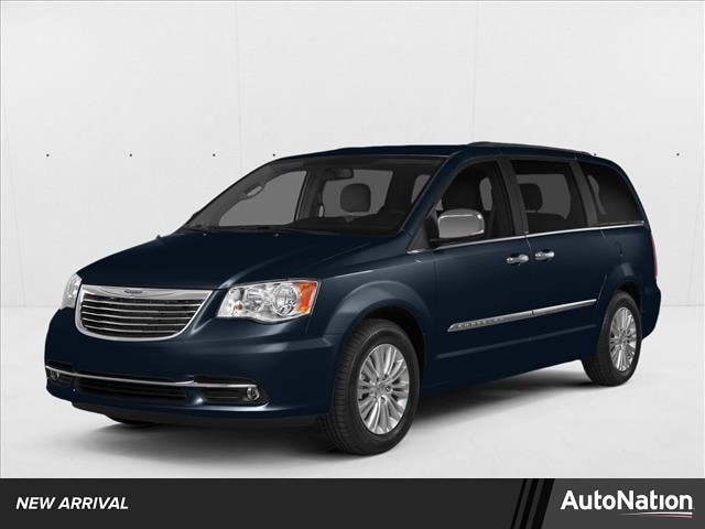2015 Chrysler Town & Country Touring's photo