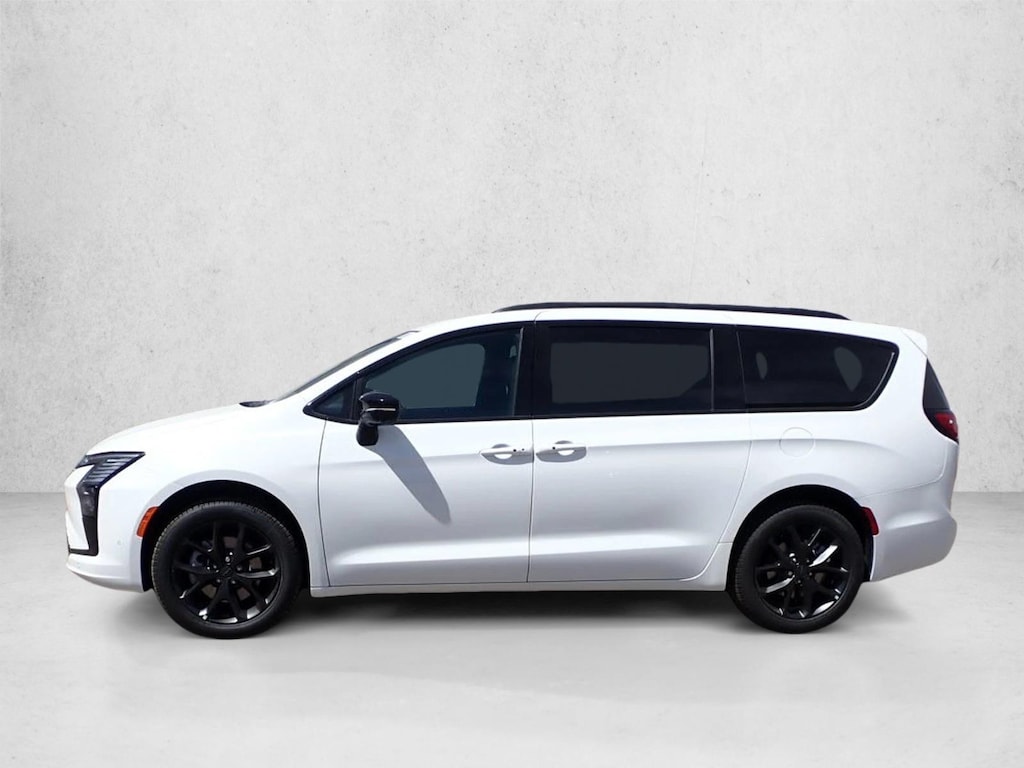 New 2027 Chrysler Pacifica Limited Van Passenger Van