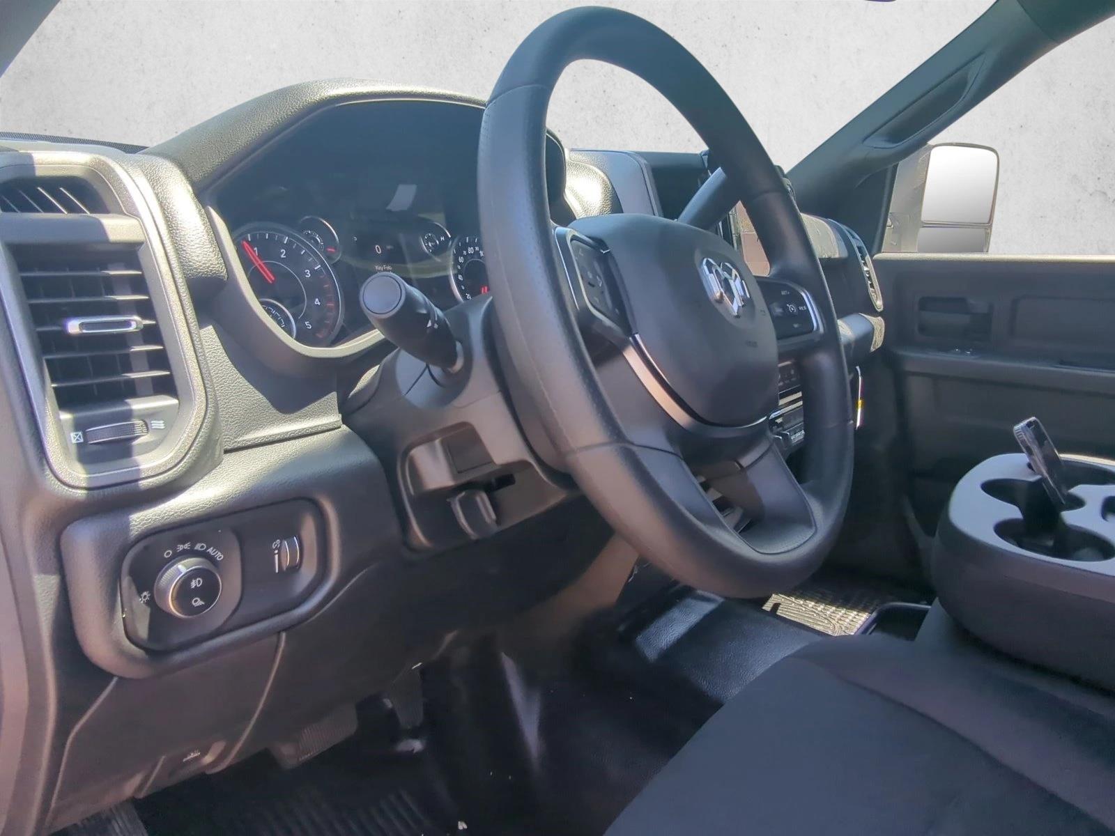 2025 Ram 3500 Tradesman photo 3