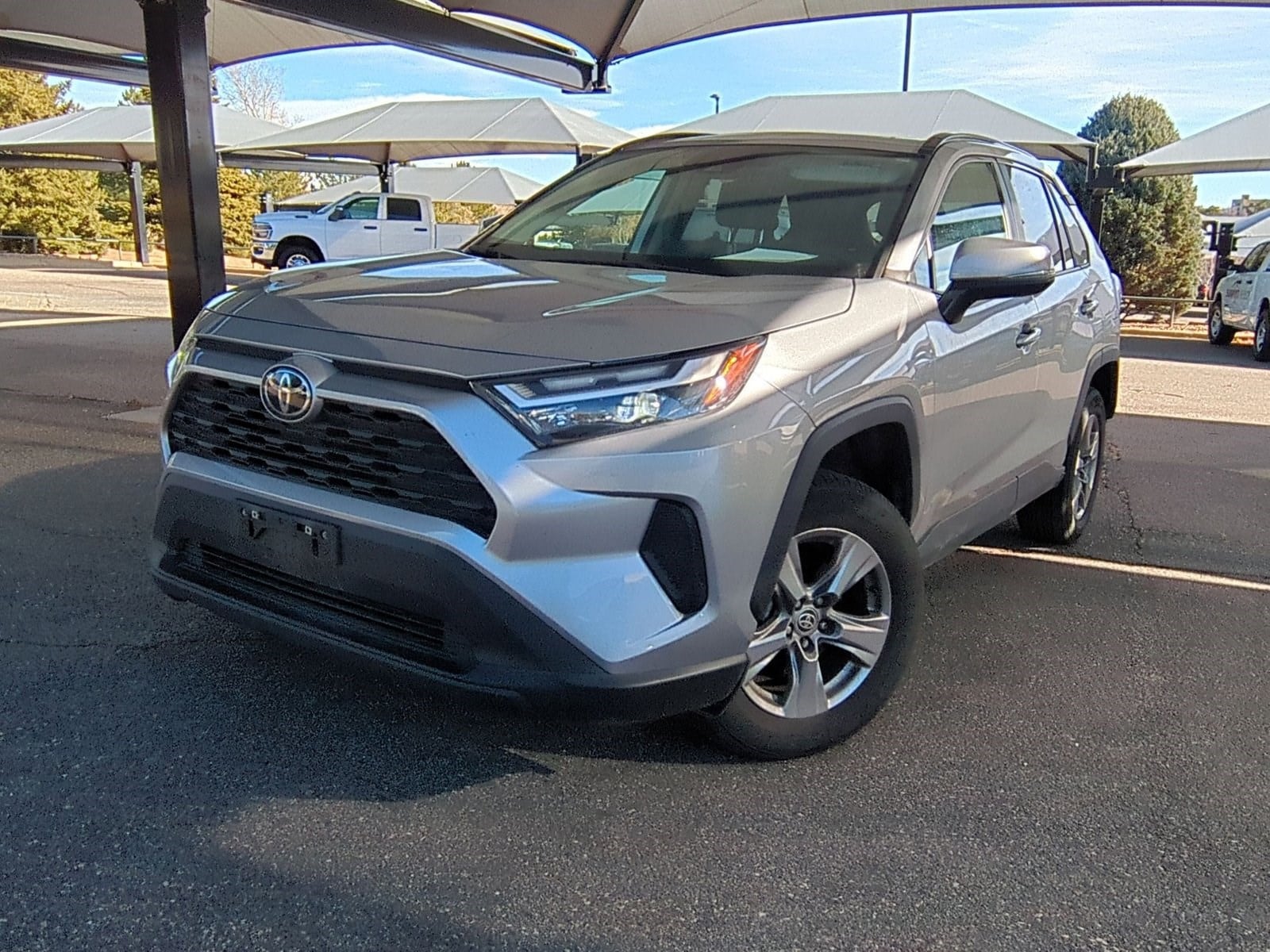 2025 Toyota RAV4 XLE's photo