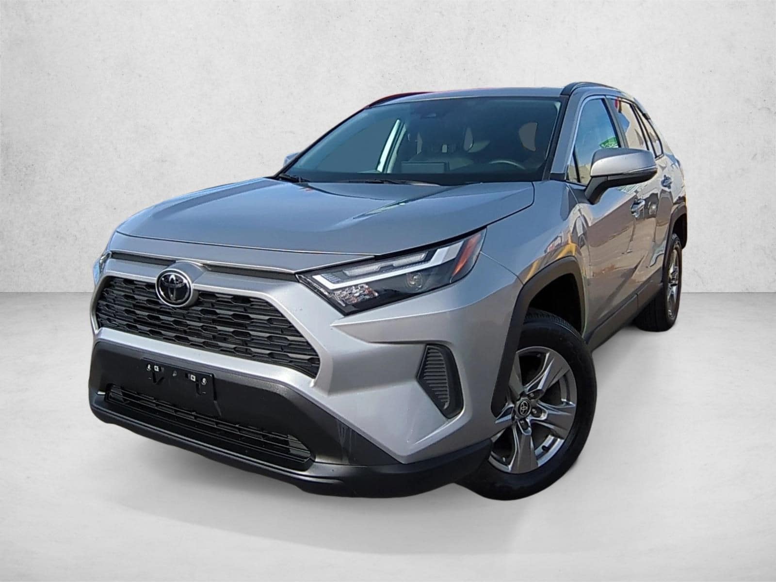 2025 Toyota RAV4 XLE's photo