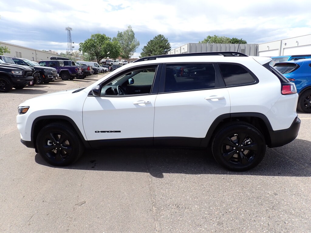 Used 2023 Jeep Cherokee Altitude Lux Sport Utility
