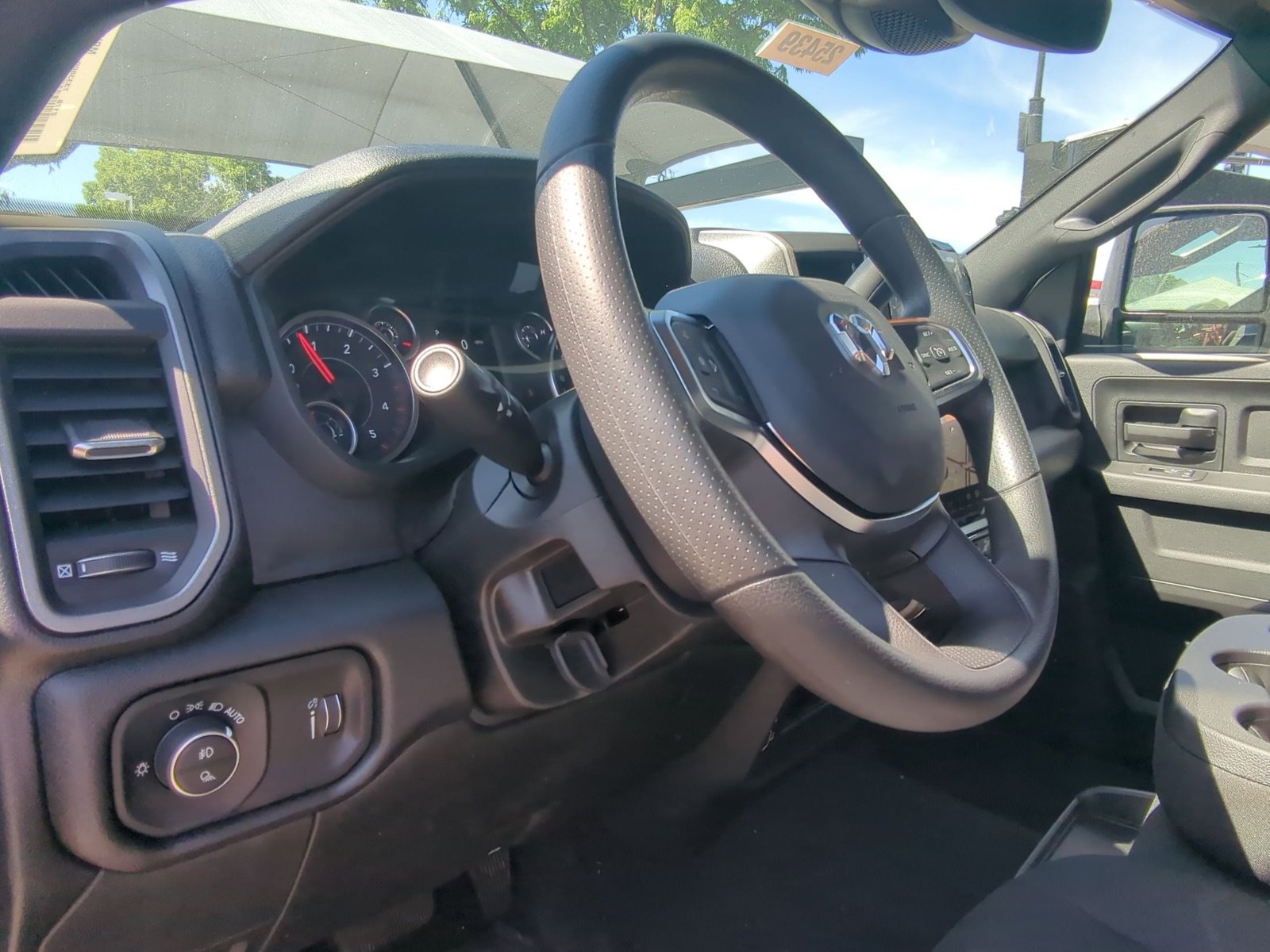 2025 Ram 2500 Tradesman photo 3