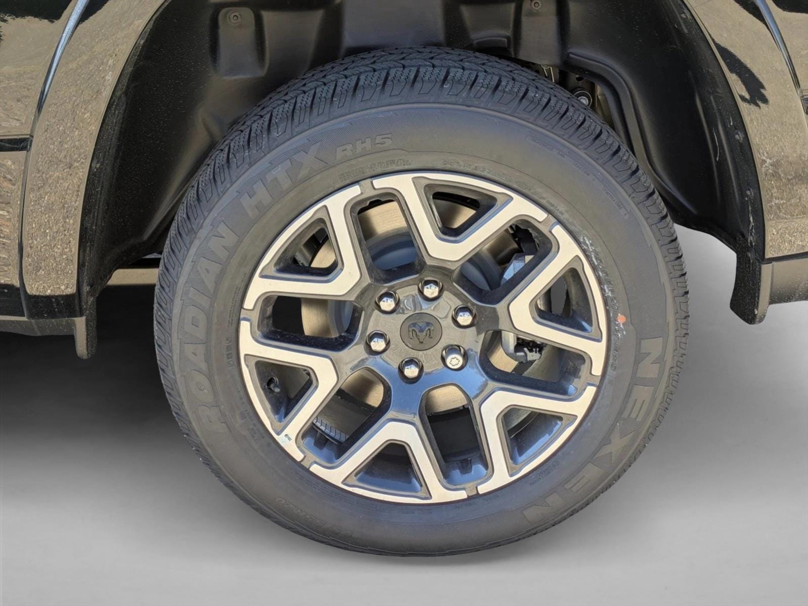 2025 RAM 1500 Laramie - Photo 10