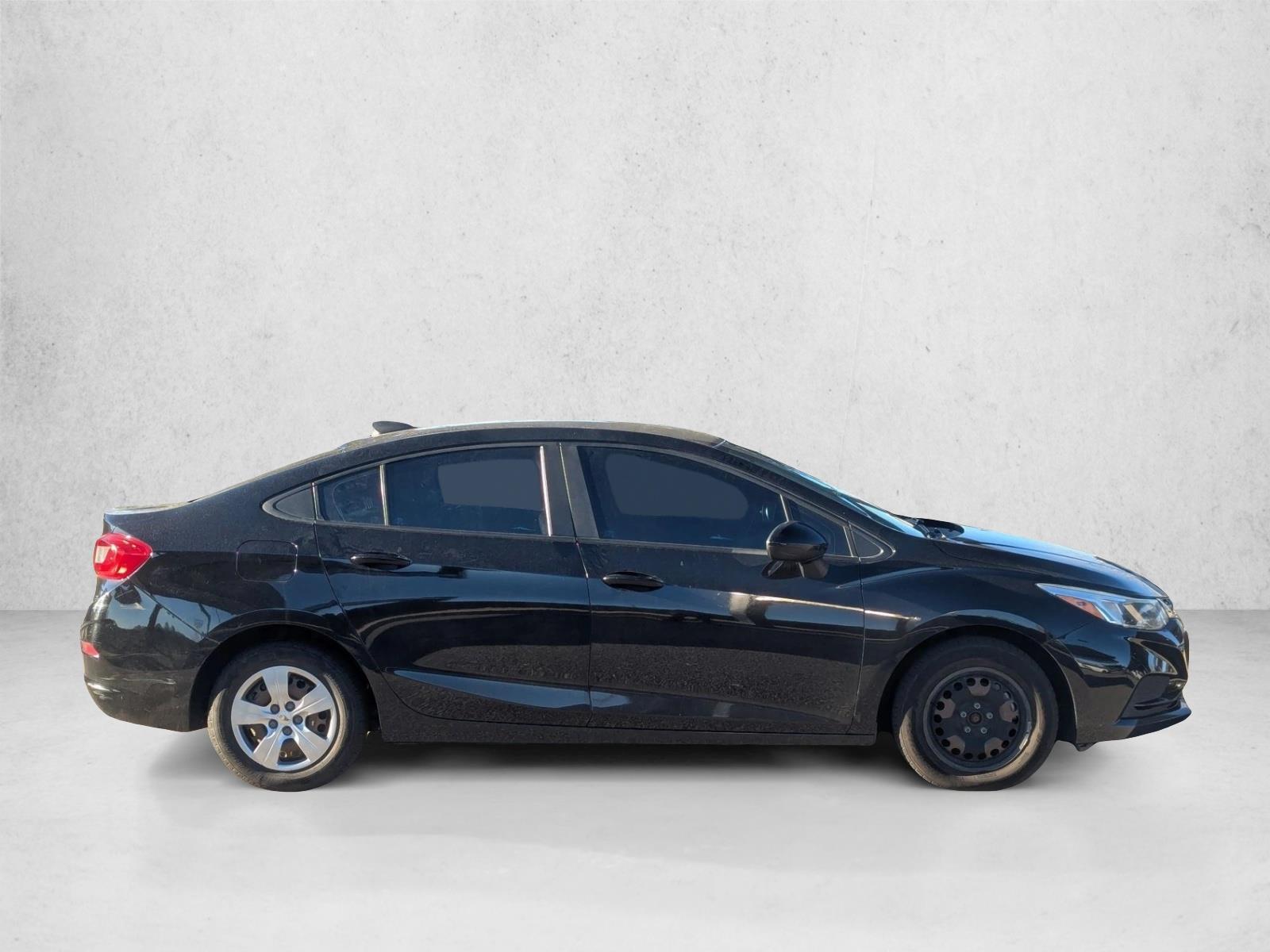 2017 Chevrolet Cruze LS photo 4