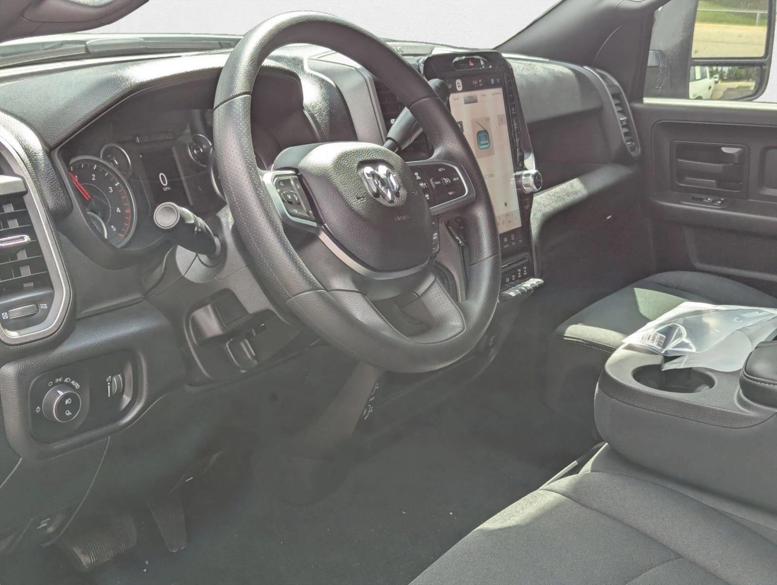 2025 Ram 2500 Tradesman photo 3