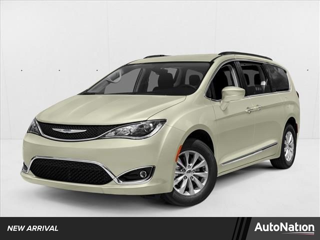 2017 Chrysler Pacifica Limited's photo