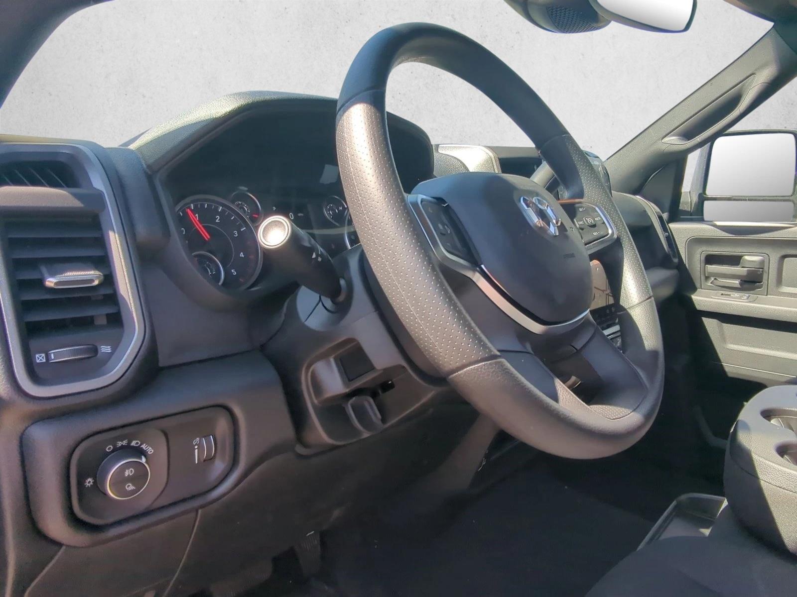 2025 Ram 2500 Tradesman photo 3