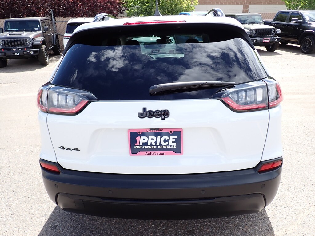 Used 2023 Jeep Cherokee Altitude Lux Sport Utility