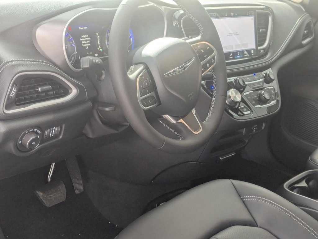 New 2026 Chrysler Pacifica Select Van Passenger Van