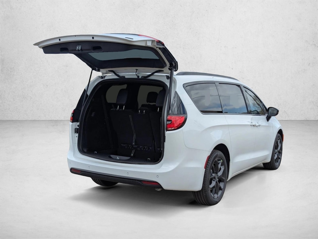 New 2026 Chrysler Pacifica Select Van Passenger Van