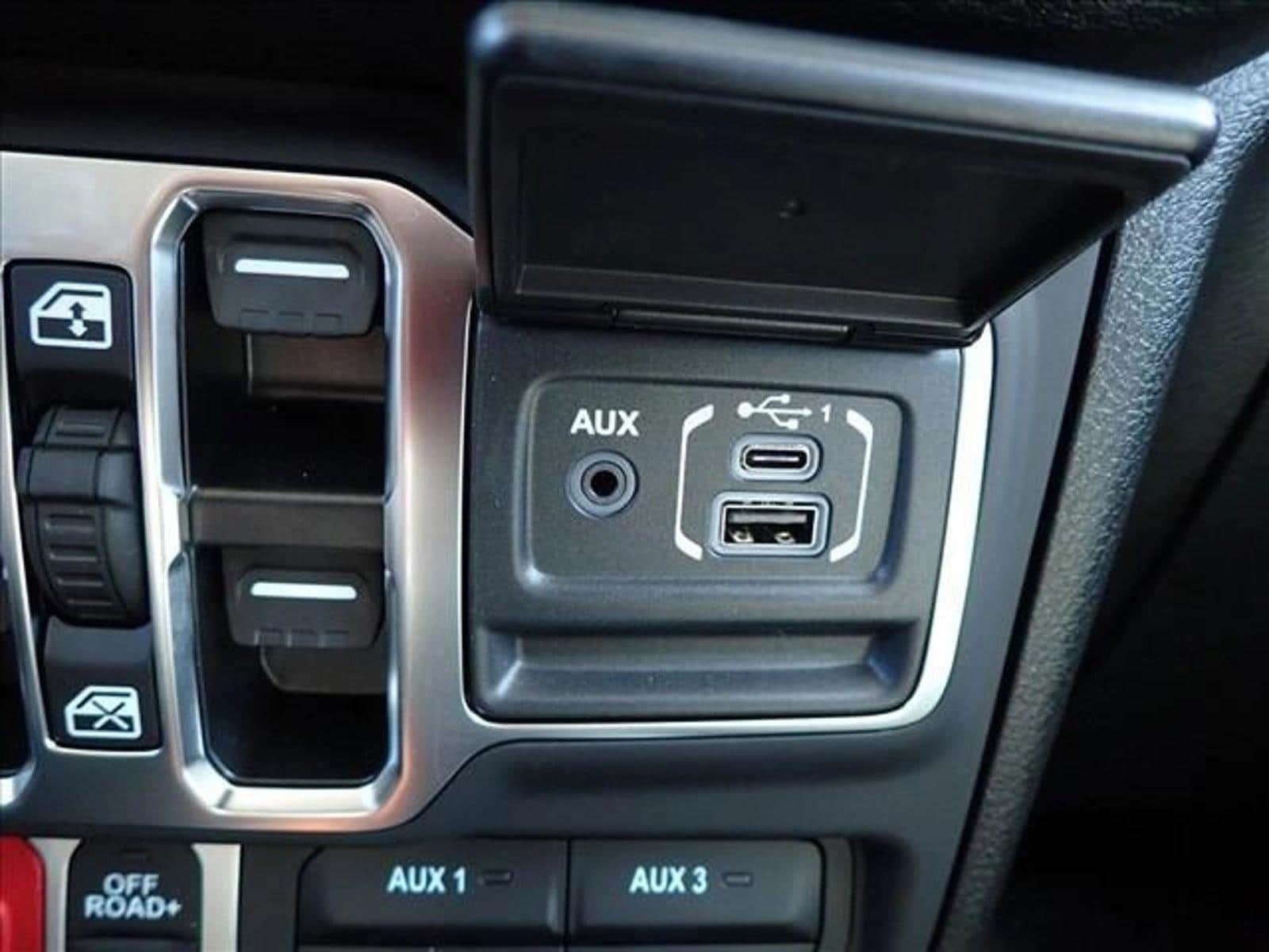 2025 Jeep Gladiator Willys - Photo 17