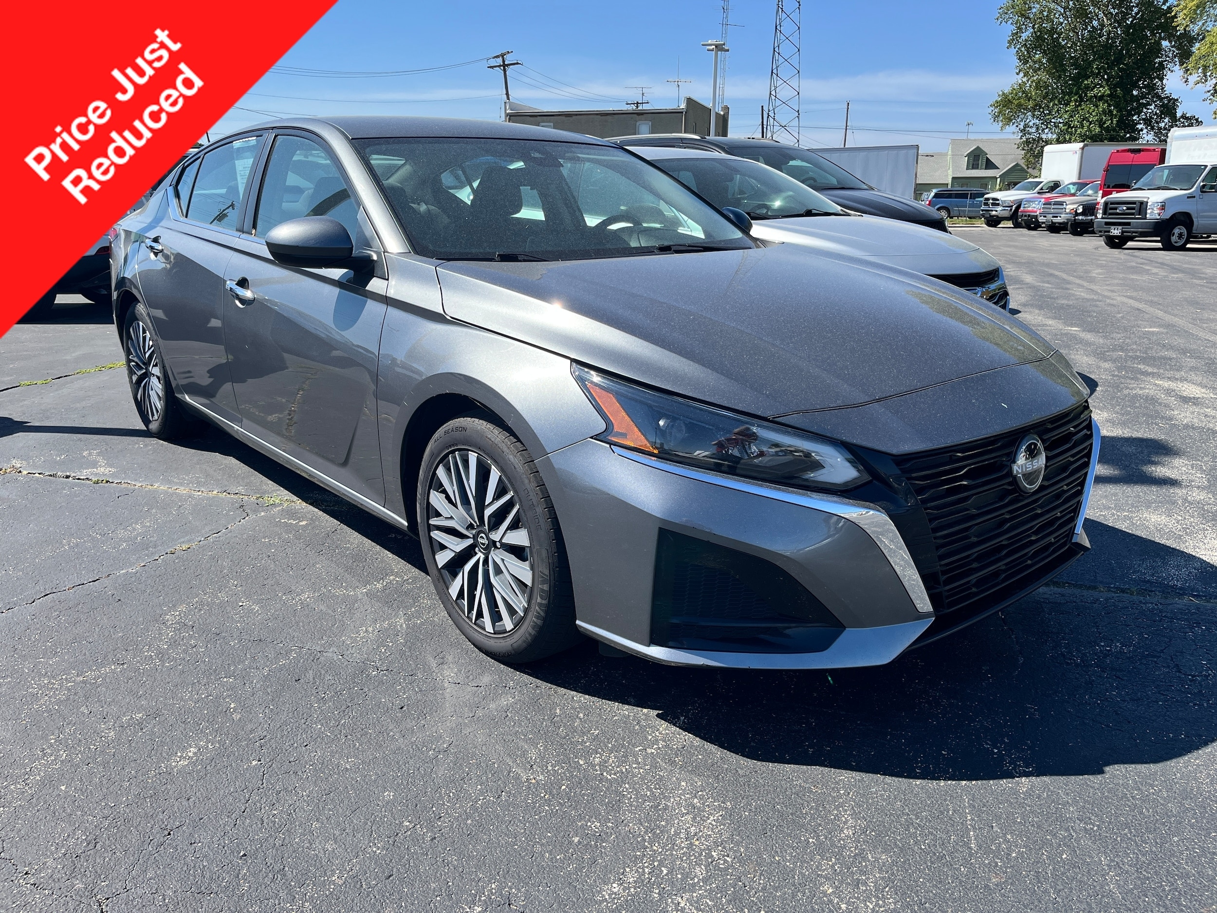 2023 Nissan Altima SV's photo