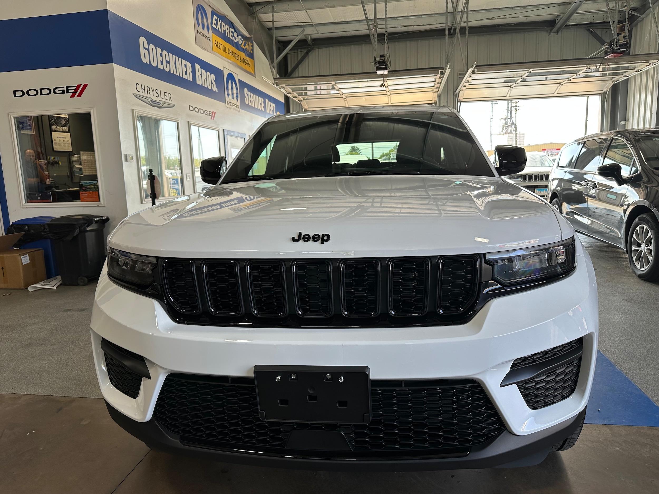 Used 2024 Jeep Grand Cherokee Altitude with VIN 1C4RJHAG1RC681912 for sale in Effingham, IL