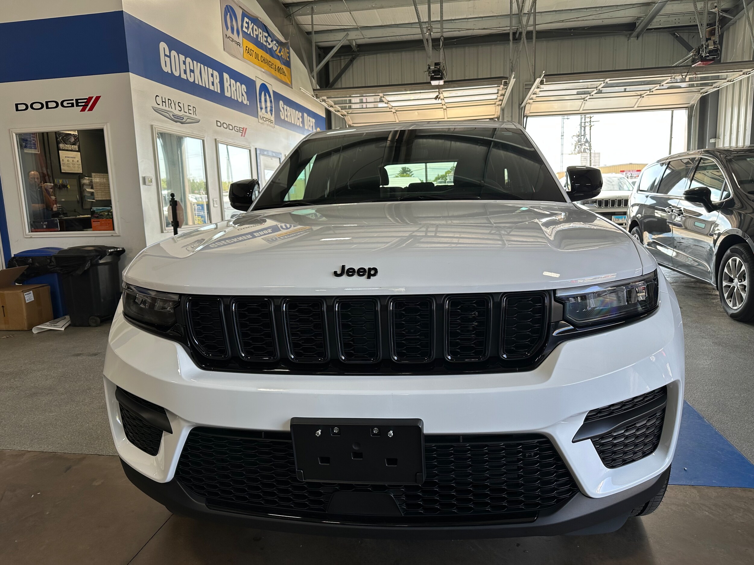2024 Jeep Grand Cherokee Altitude X photo 2