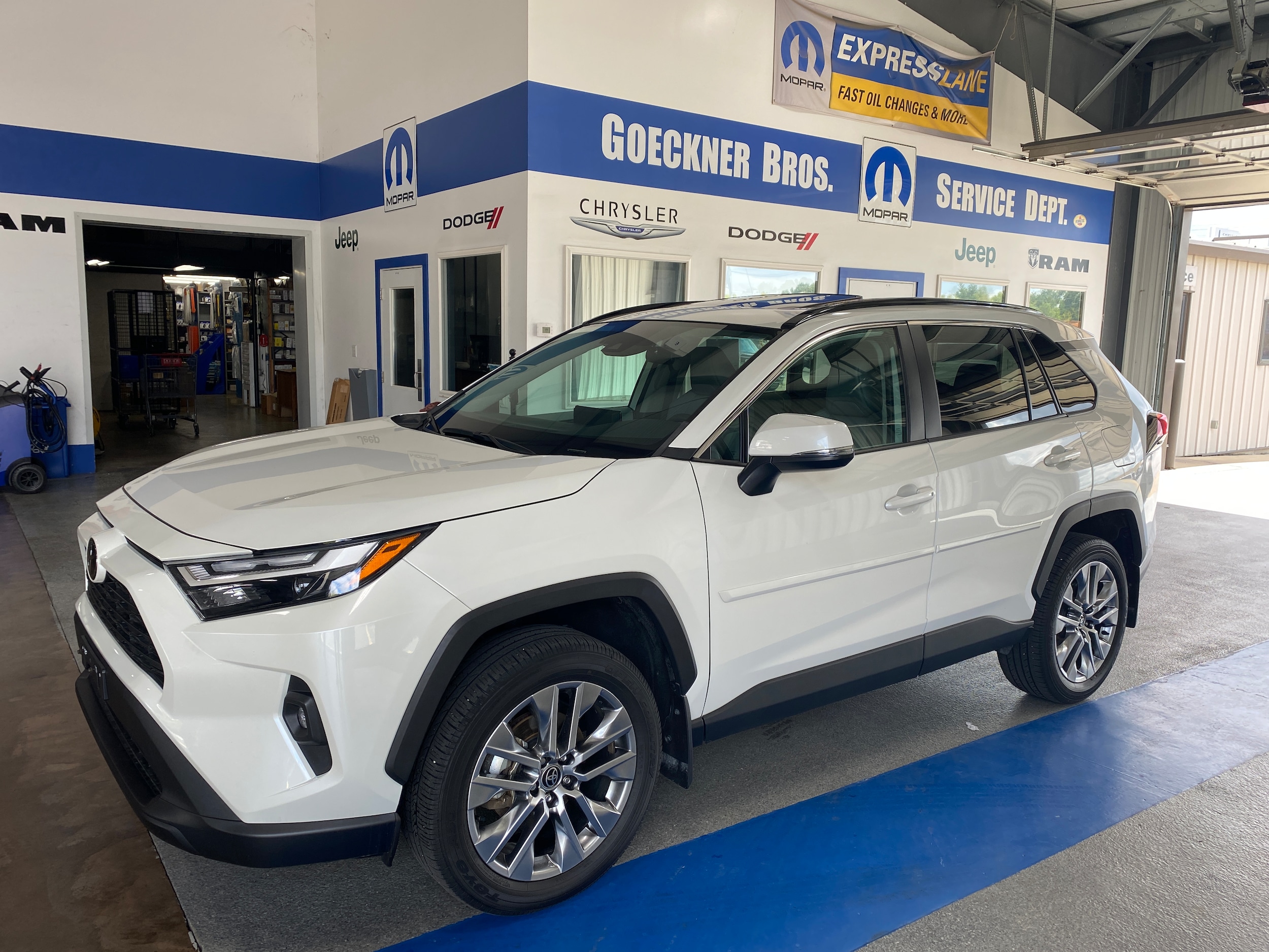 2022 Toyota RAV4 XLE Premium's photo