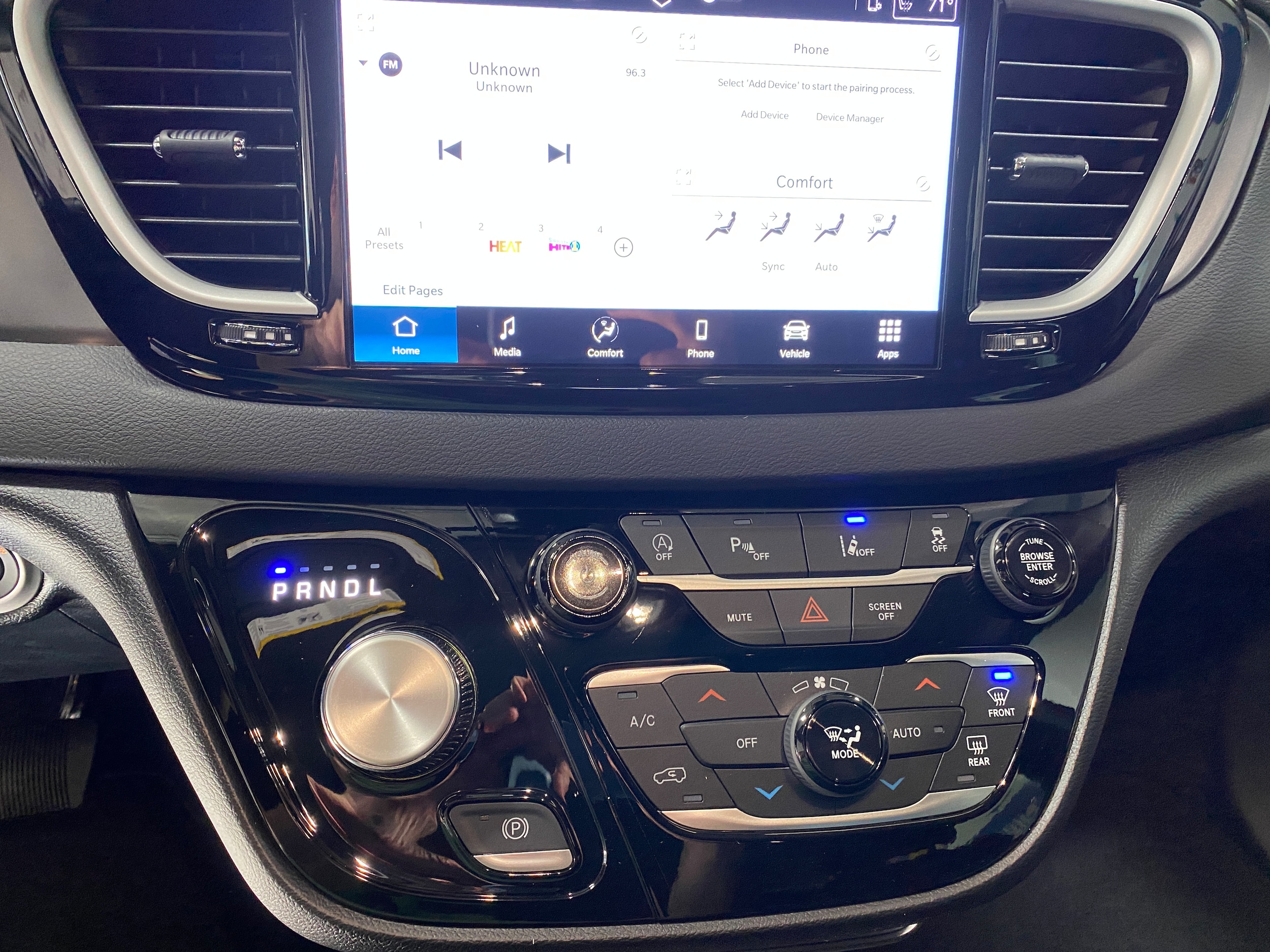 2026 Chrysler Voyager LX - Photo 18