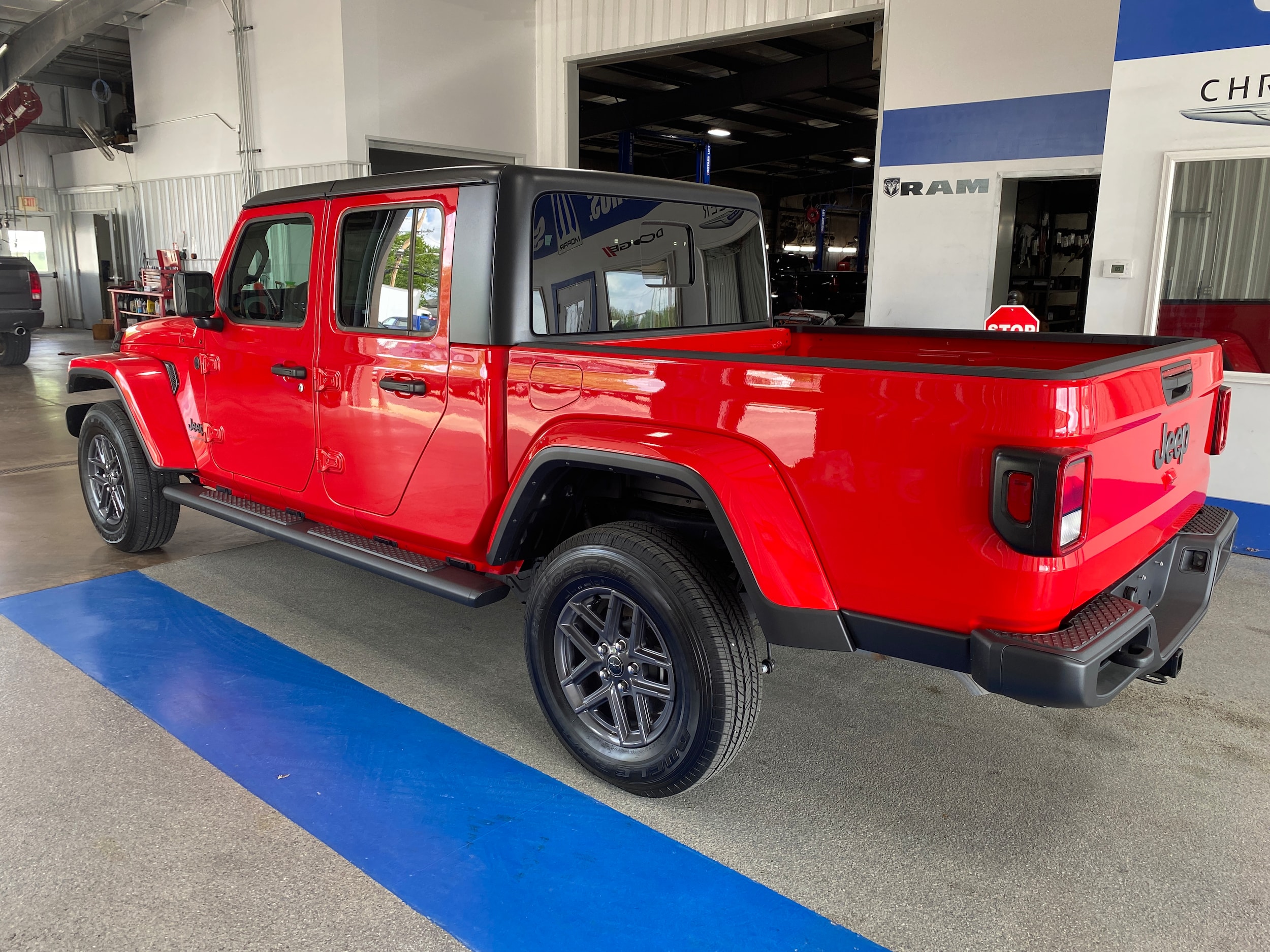 2025 Jeep Gladiator Sport S - Photo 9