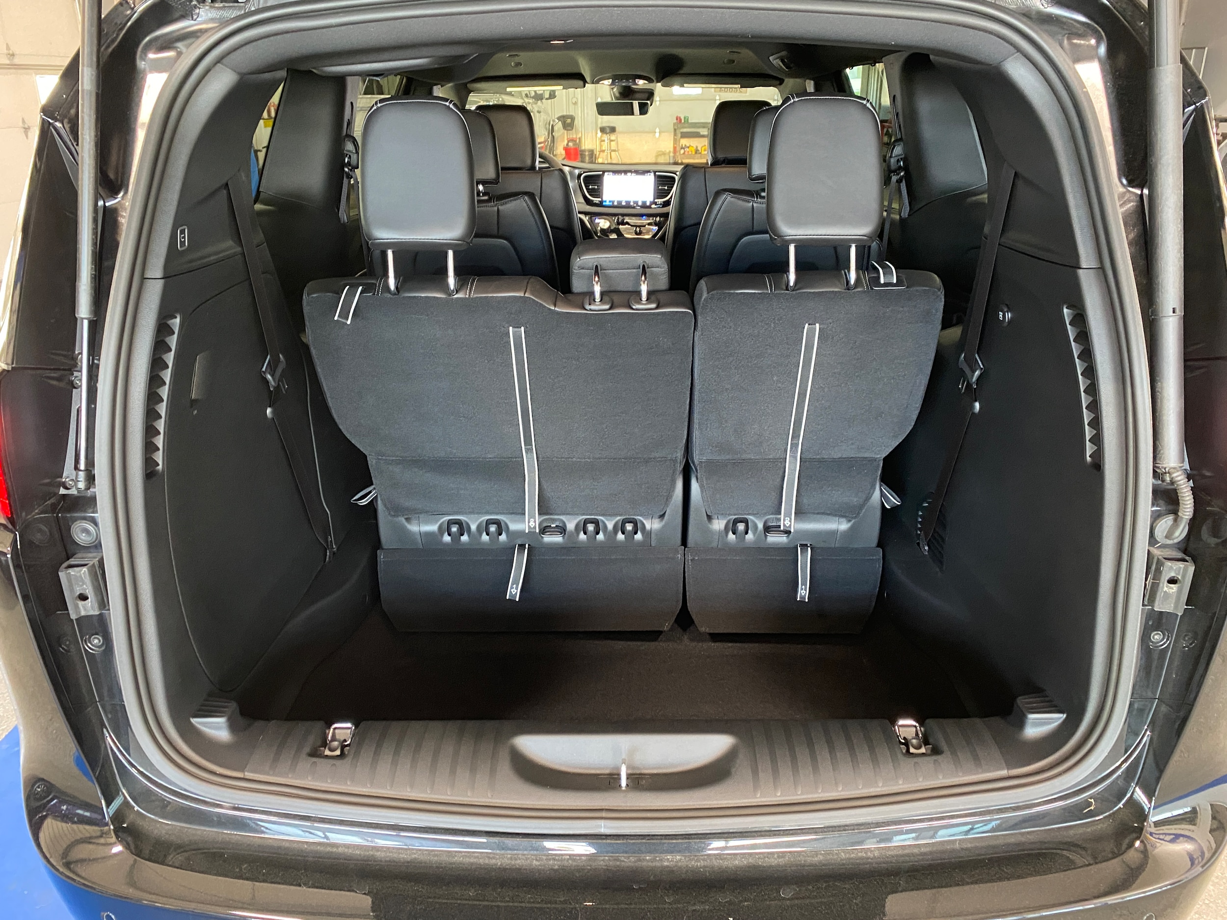 2026 Chrysler Voyager LX - Photo 8