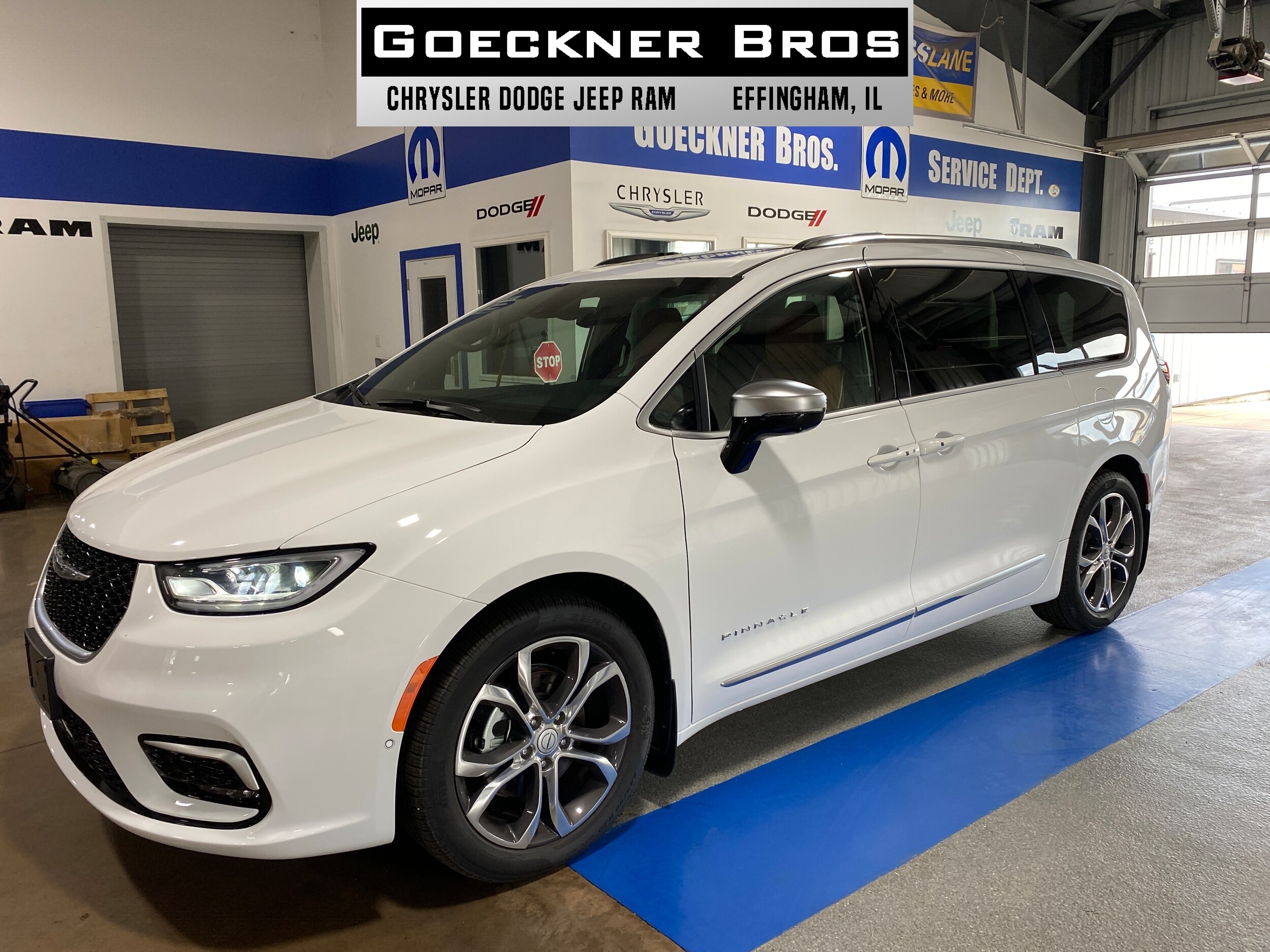 2026 Chrysler Pacifica Pinnacle's photo