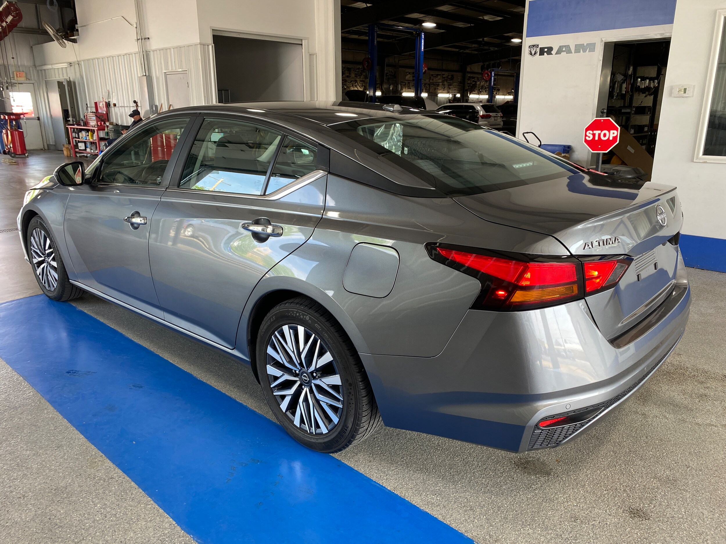 2023 Nissan Altima SV - Photo 9