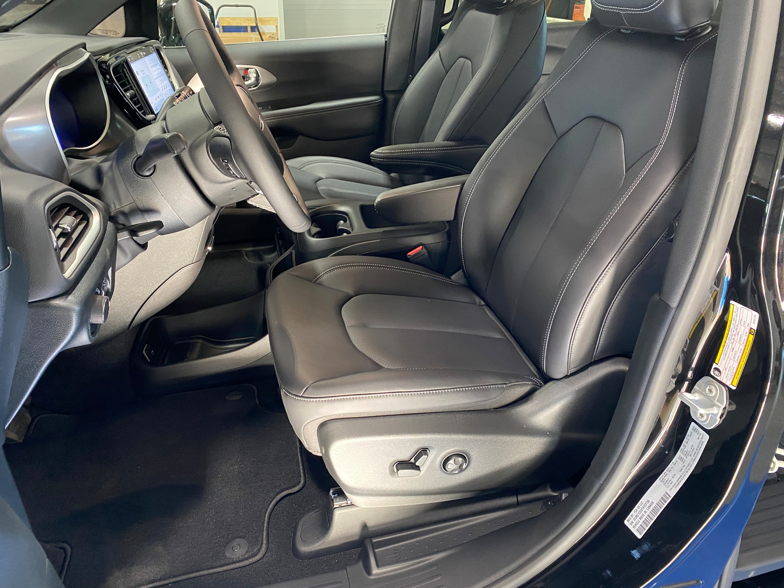 2026 Chrysler Voyager LX - Photo 14
