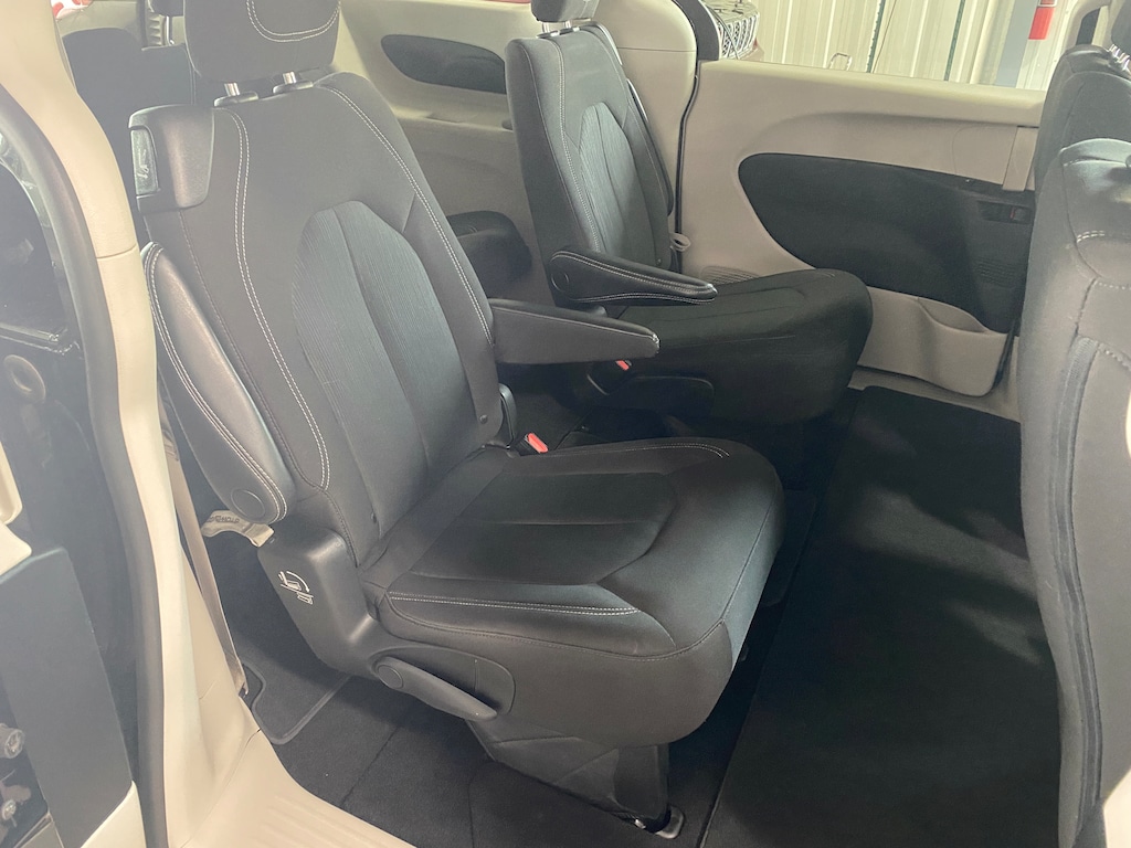 Used 2022 Chrysler Voyager LX LX FWD