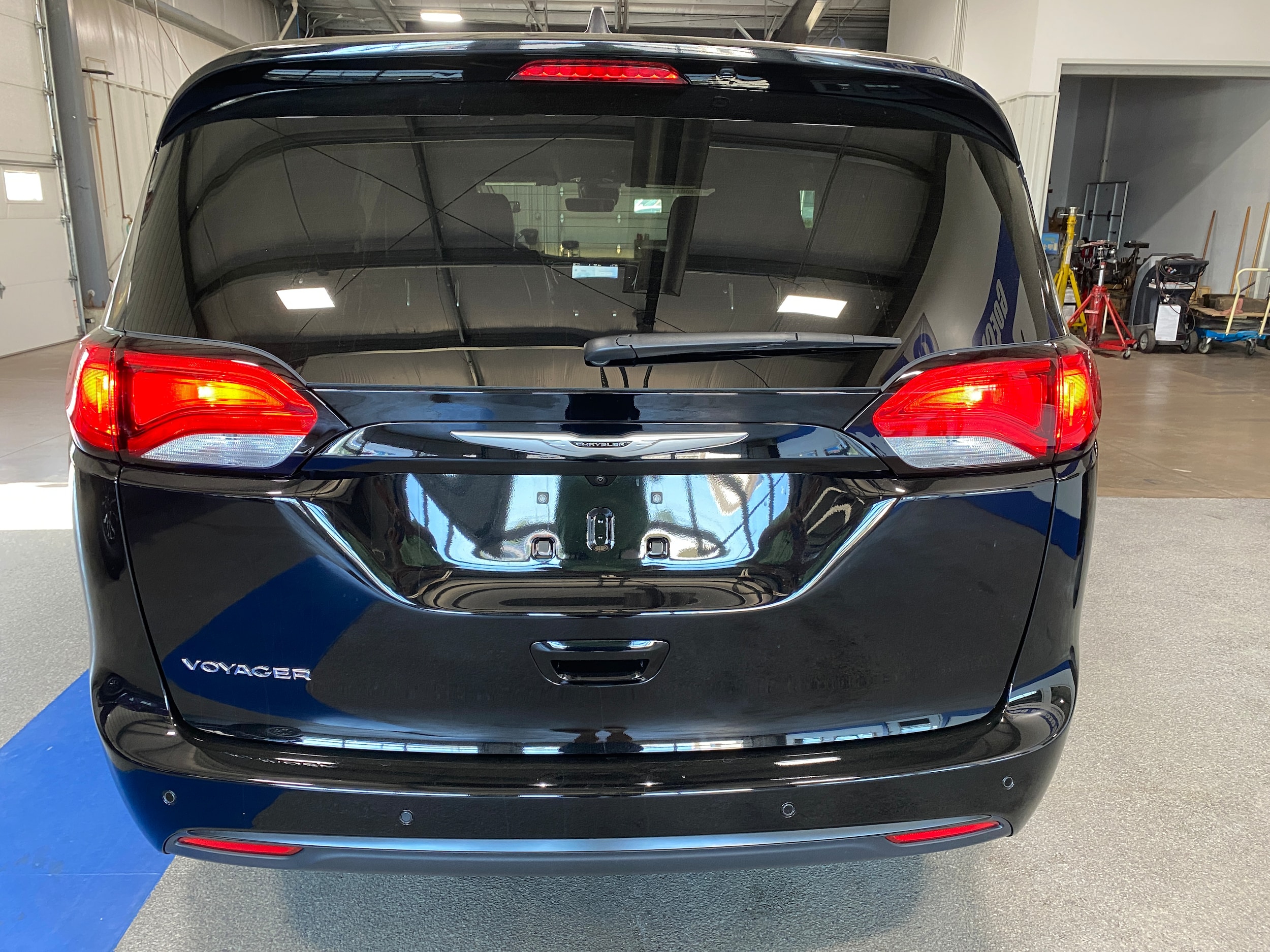 2026 Chrysler Voyager LX - Photo 7