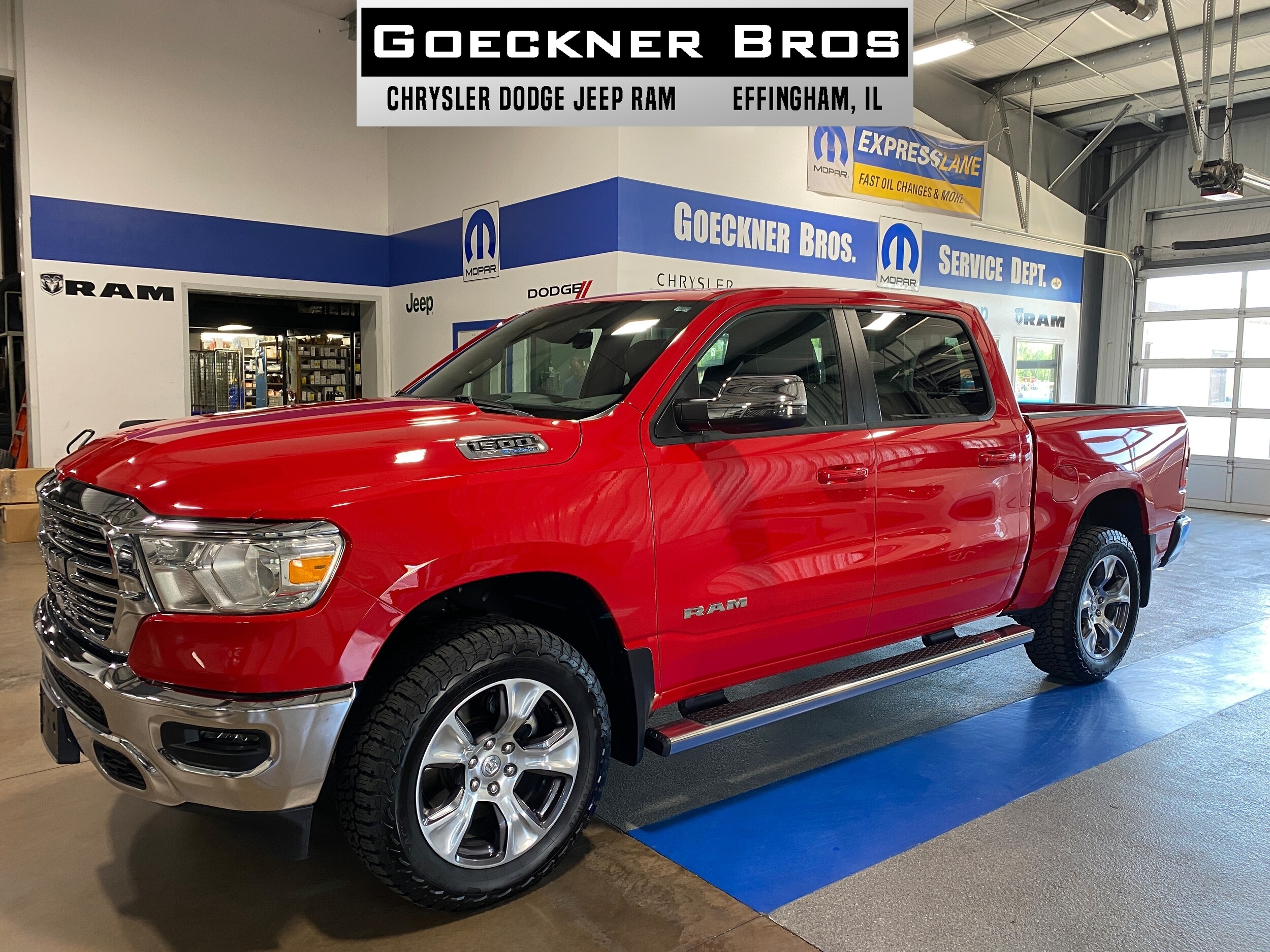 2024 RAM 1500 Laramie 4x4 Crew Cab 5'7's photo
