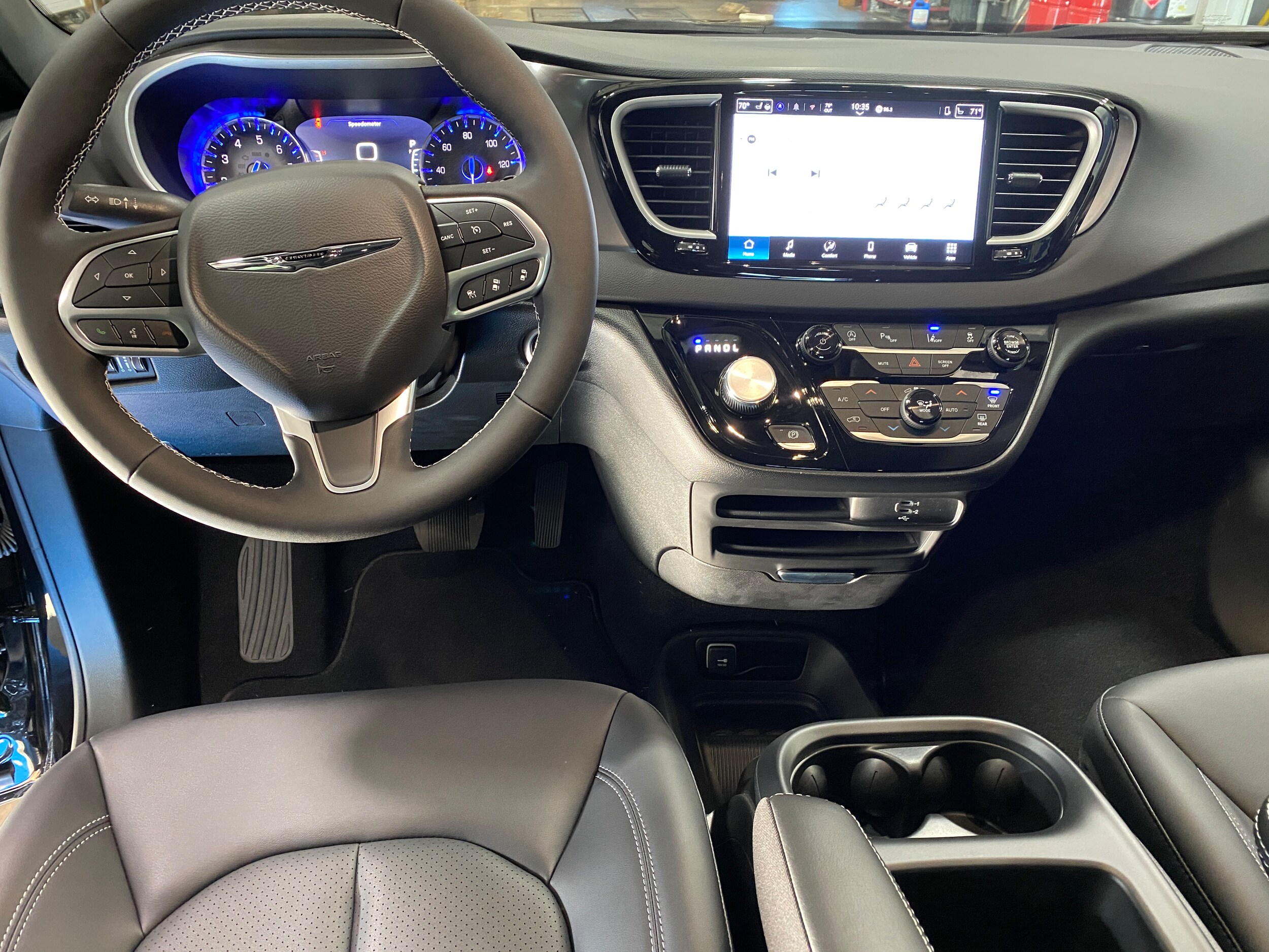 2026 Chrysler Voyager LX - Photo 15