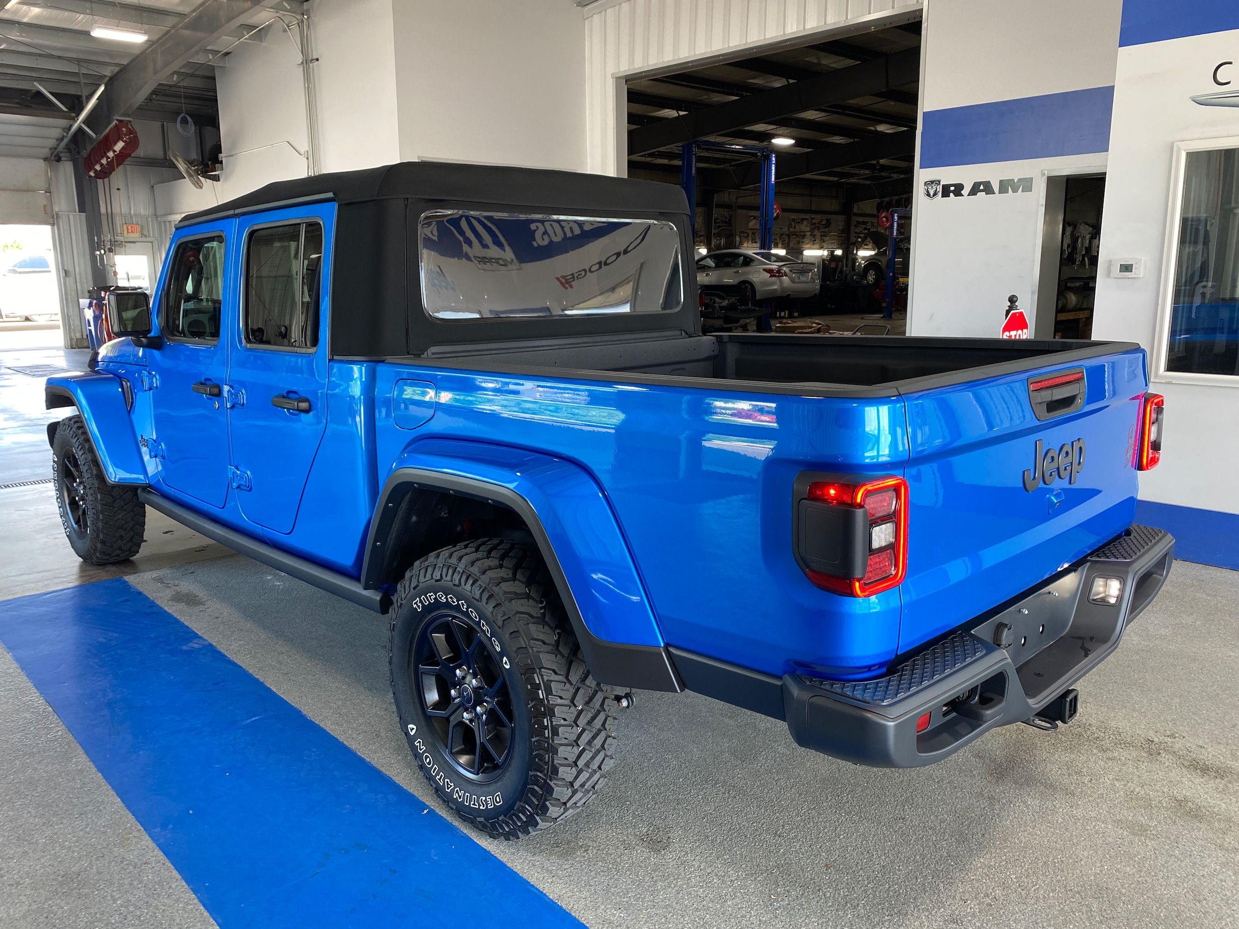 2024 Jeep Gladiator Willys - Photo 9