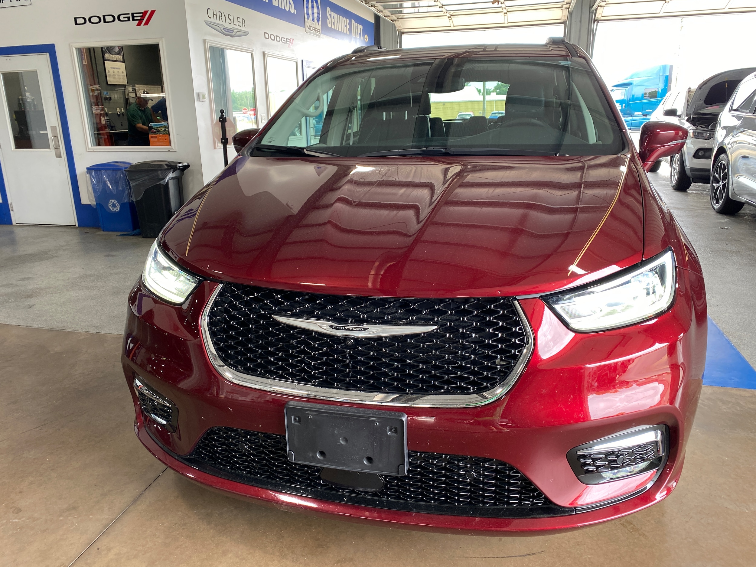 Used 2022 Chrysler Pacifica Touring L with VIN 2C4RC1BG2NR135265 for sale in Effingham, IL