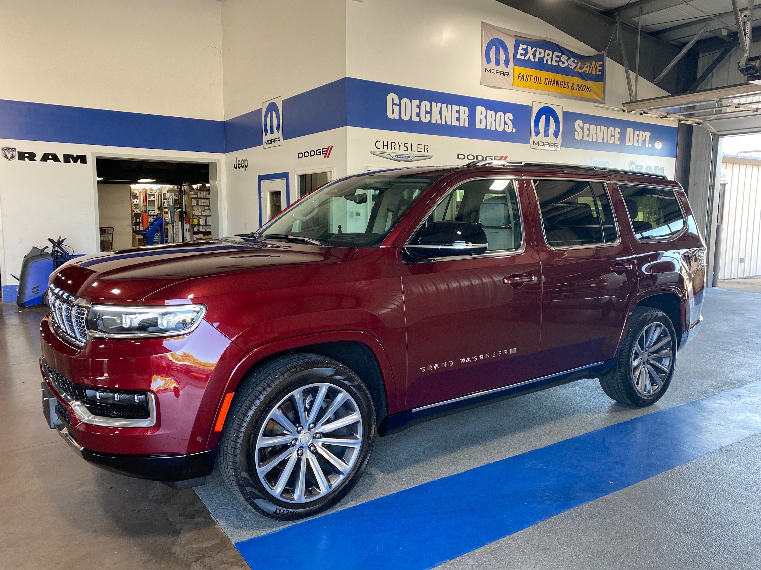 2023 Jeep Grand Wagoneer Series II's photo
