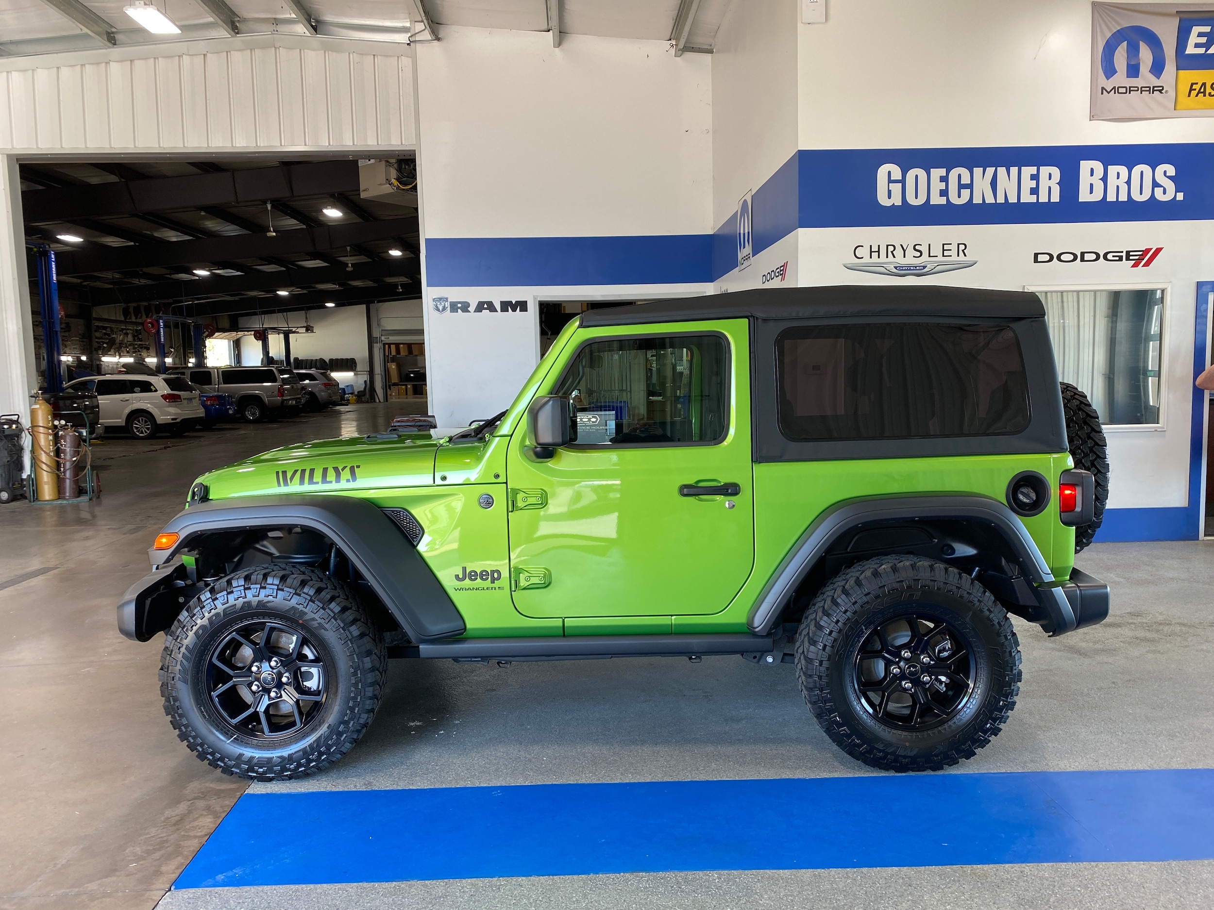 2025 Jeep Wrangler 2-Door Willys - Photo 10