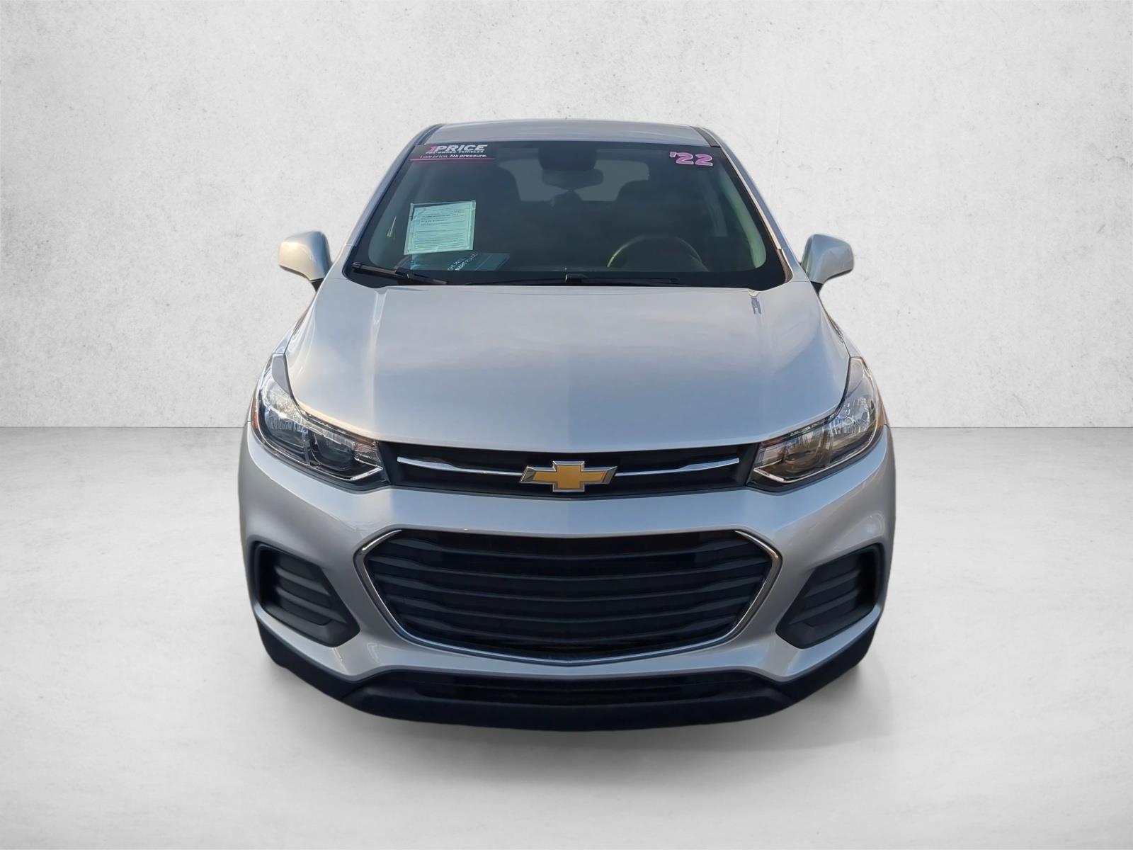 2022 Chevrolet Trax LS photo 2