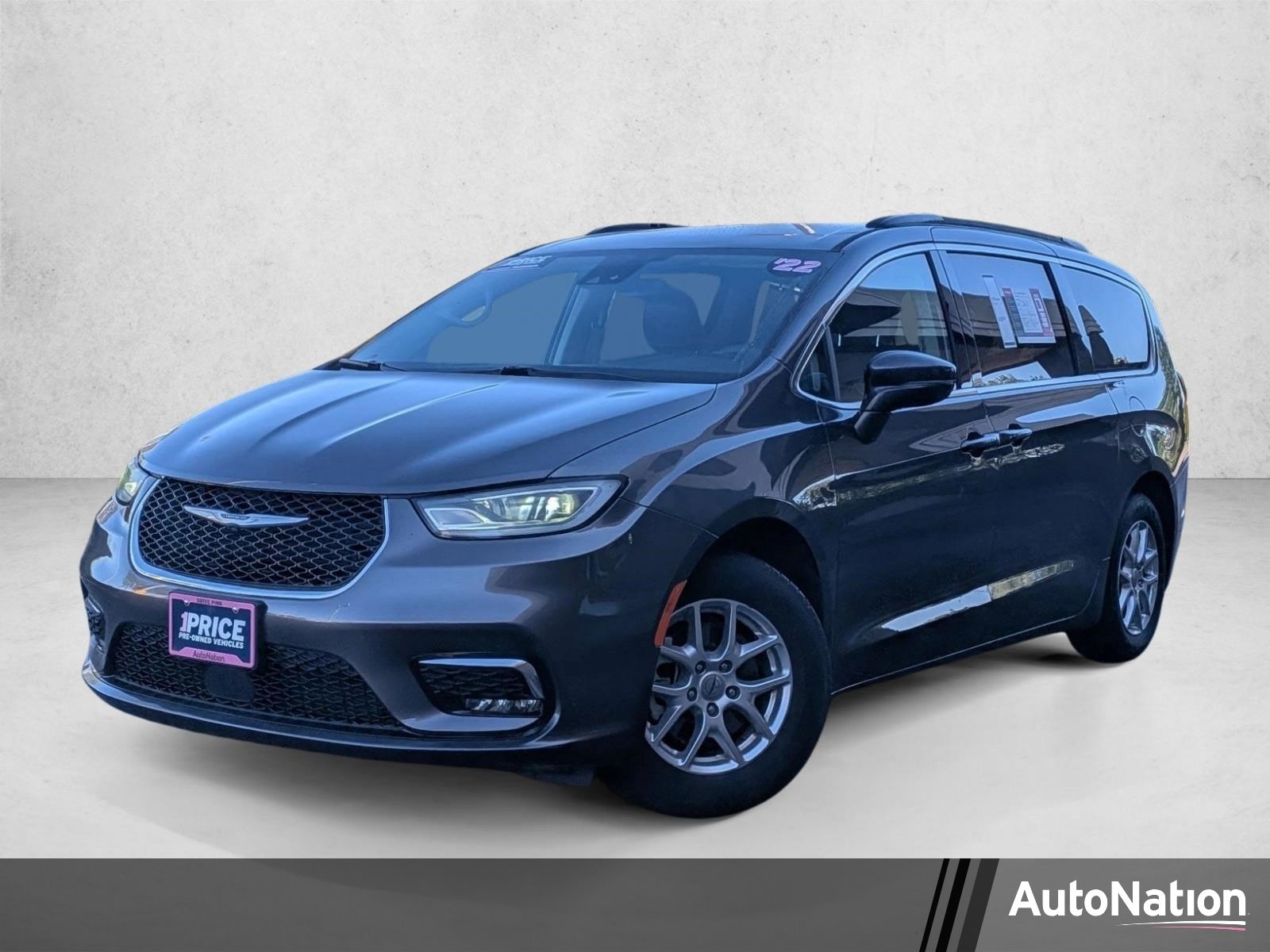 2022 Chrysler Pacifica Touring L's photo