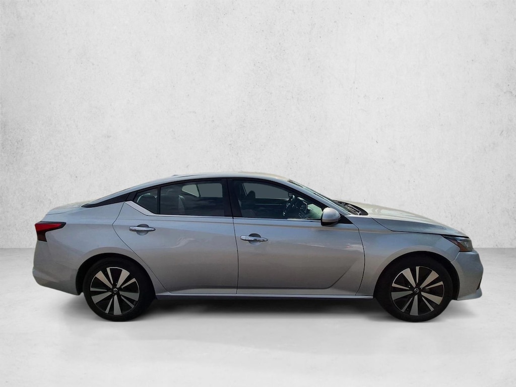 Used 2022 Nissan Altima 2.5 SV Sedan