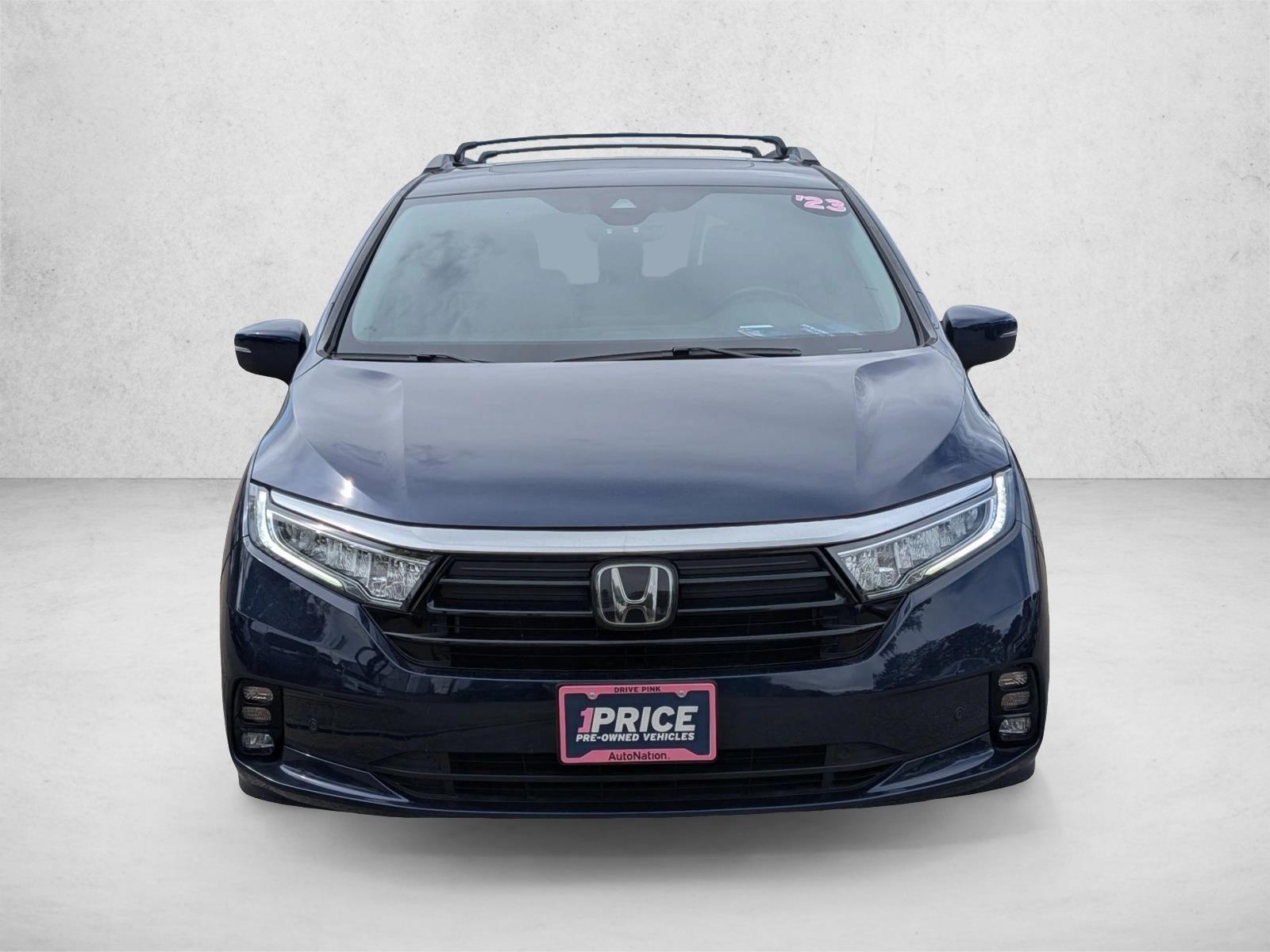 2023 Honda Odyssey Touring photo 2