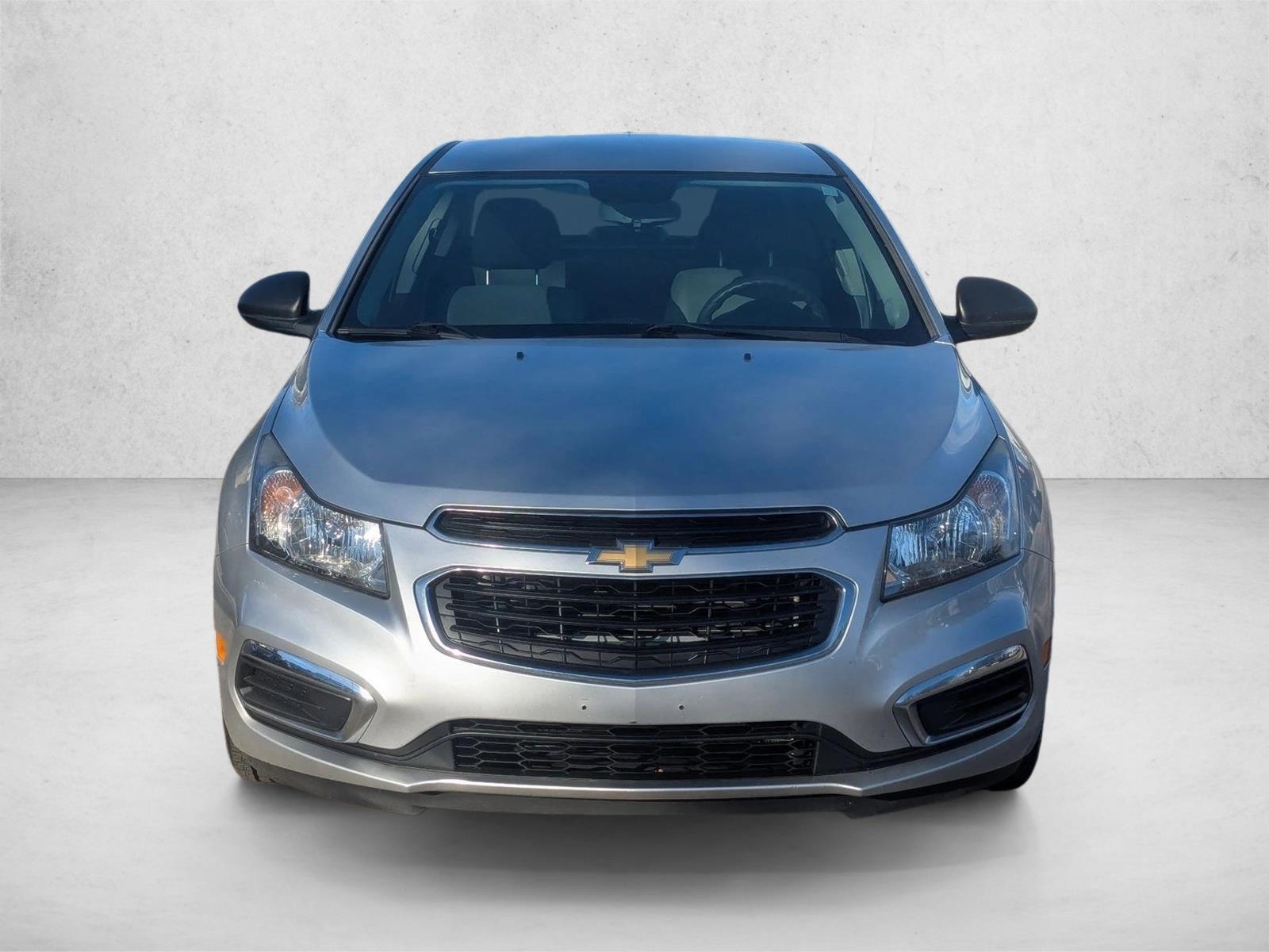 2016 Chevrolet Cruze LS photo 2