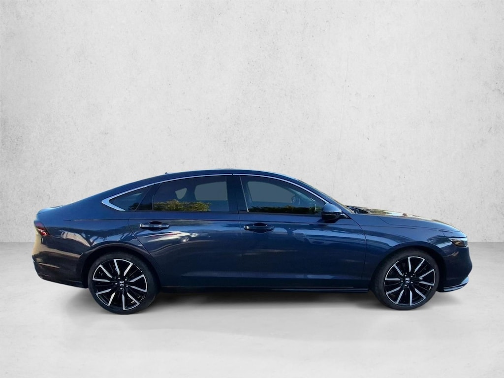 Used 2023 Honda Accord Hybrid Touring w/BSI Sedan