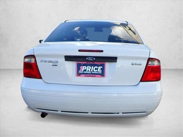 2005 Ford Focus ZX4 SE