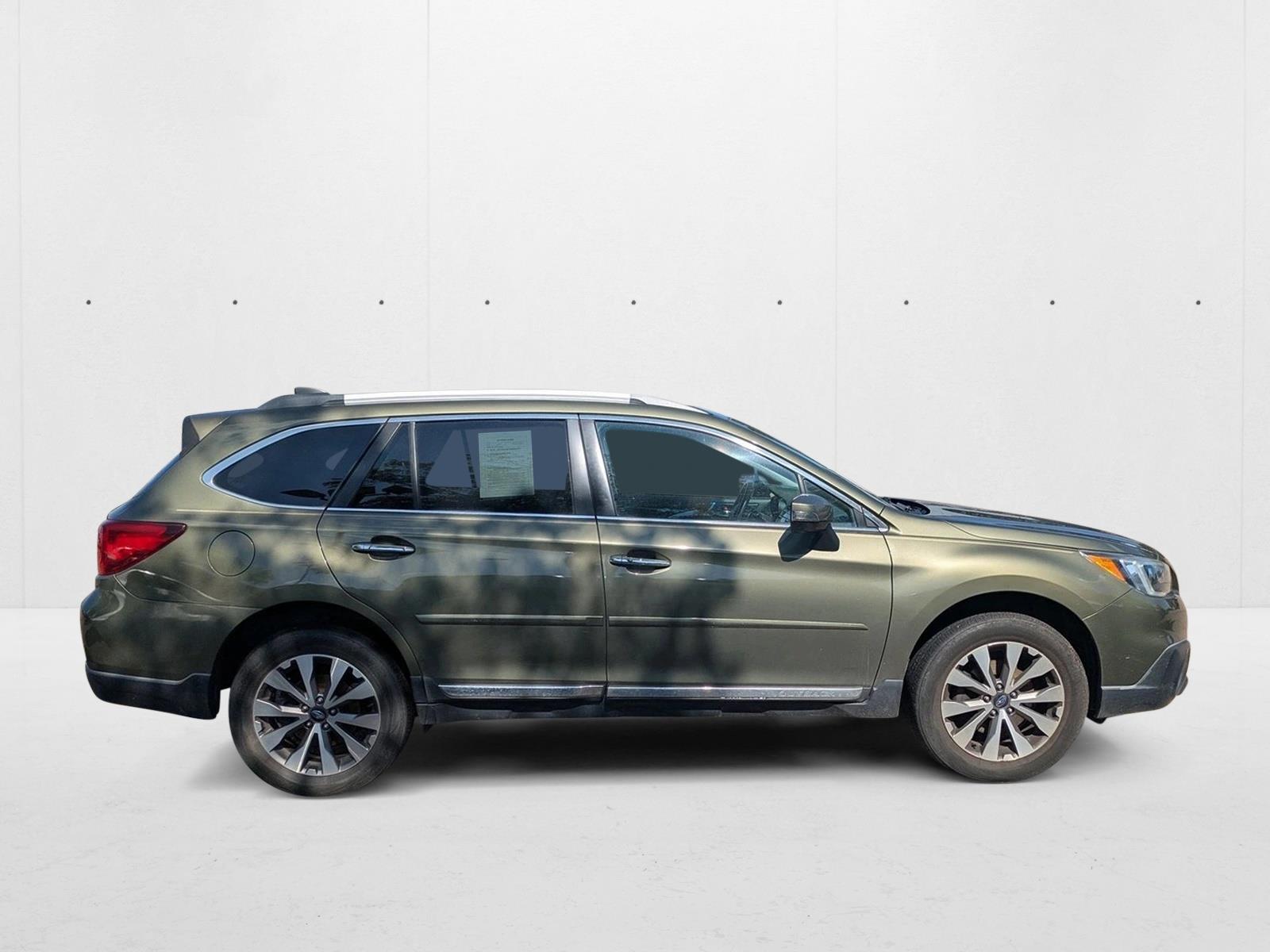 2017 Subaru Outback 2.5i Touring photo 3