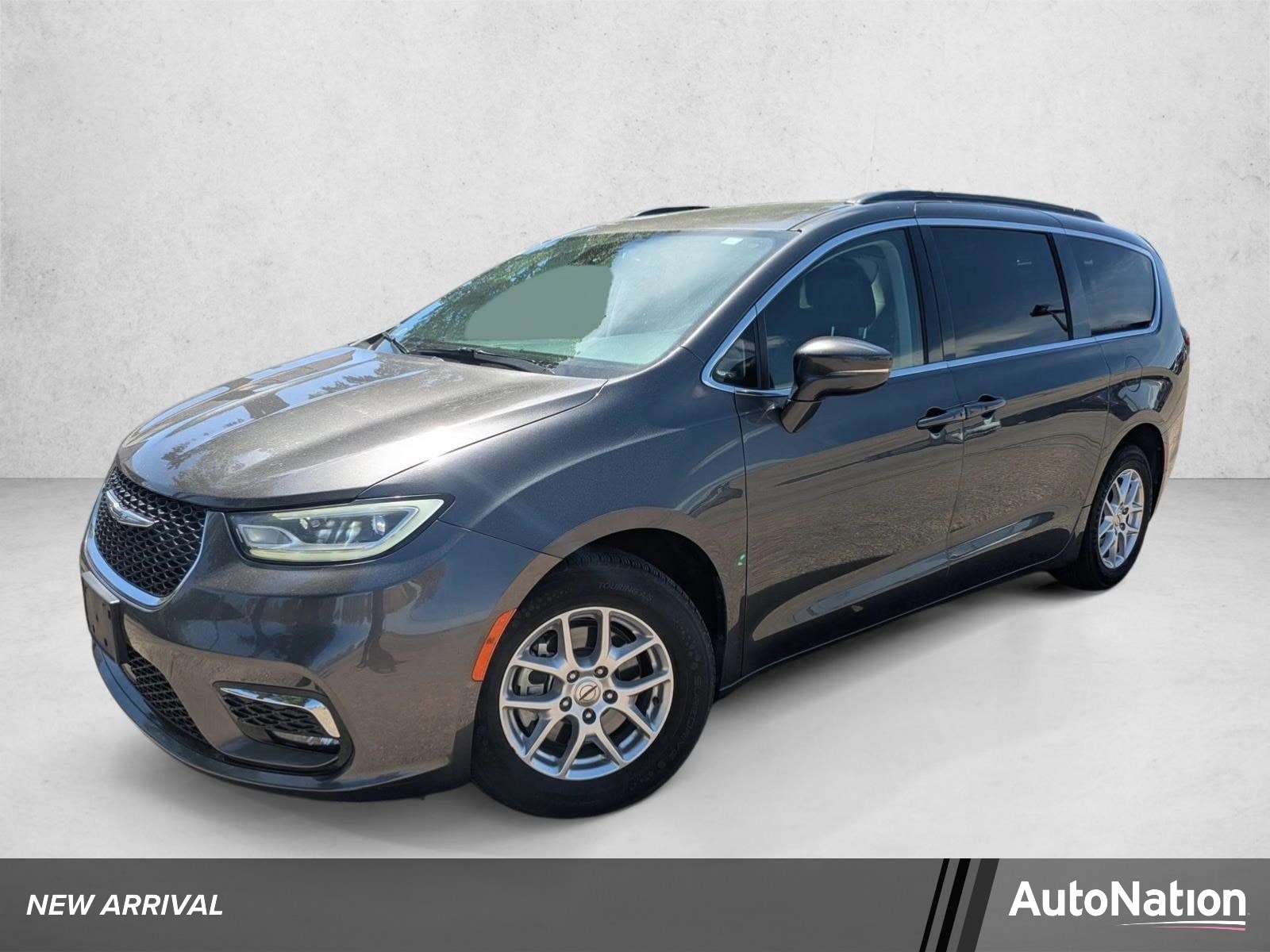2022 Chrysler Pacifica Touring L's photo