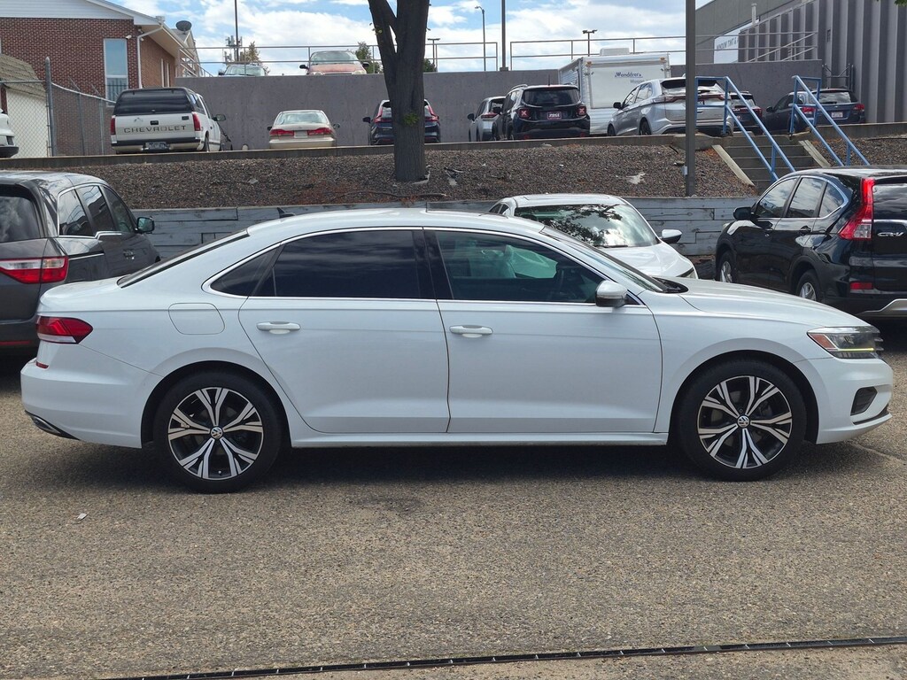 Used 2022 Volkswagen Passat 2.0T SE Sedan