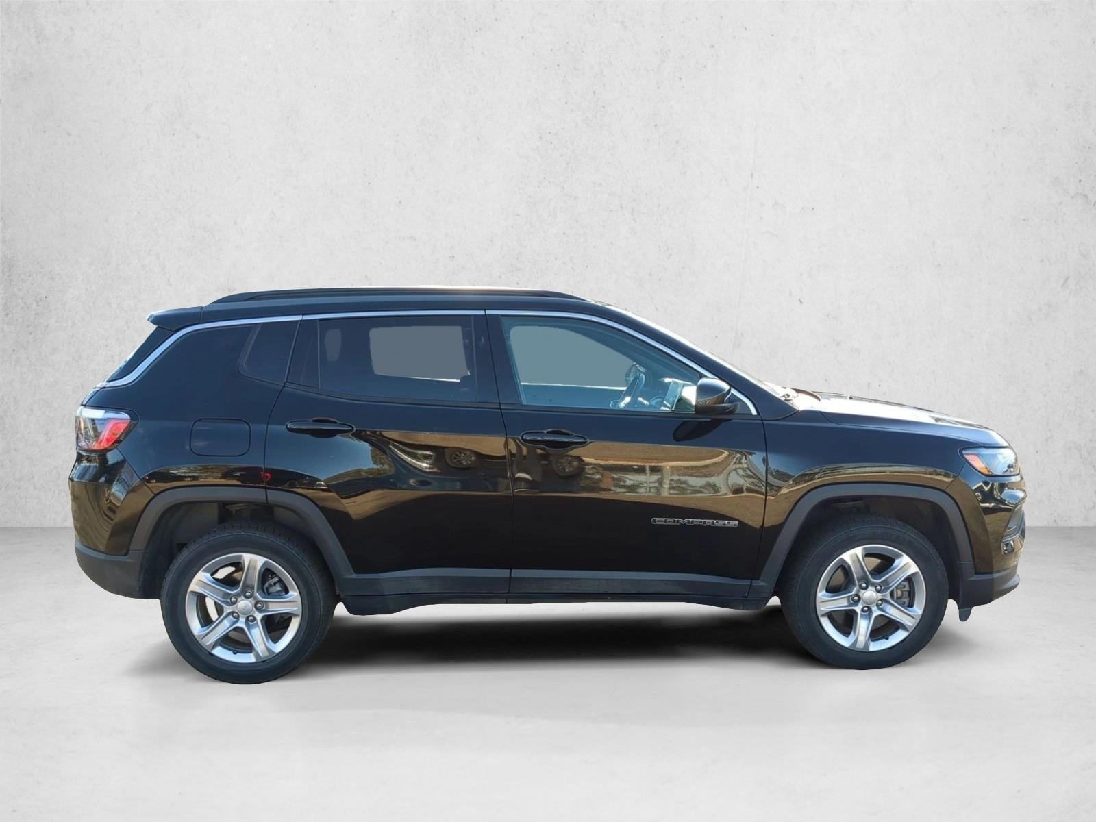 2024 Jeep Compass Latitude photo 3