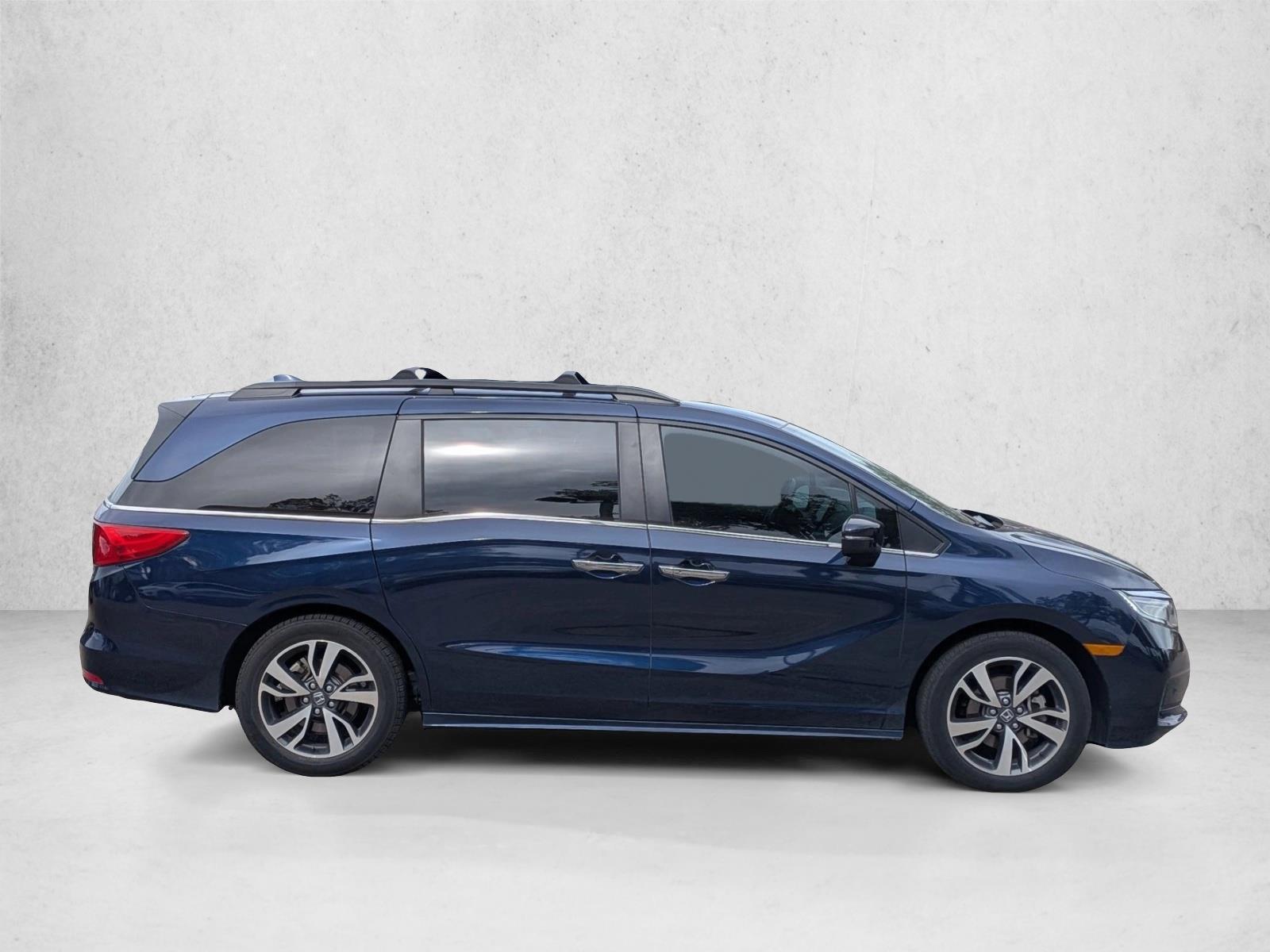 2023 Honda Odyssey Touring photo 4