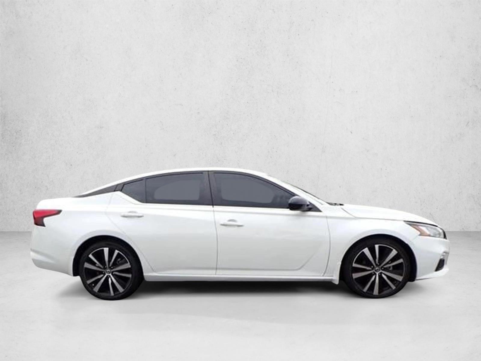 2022 Nissan Altima 2.5 SR photo 3