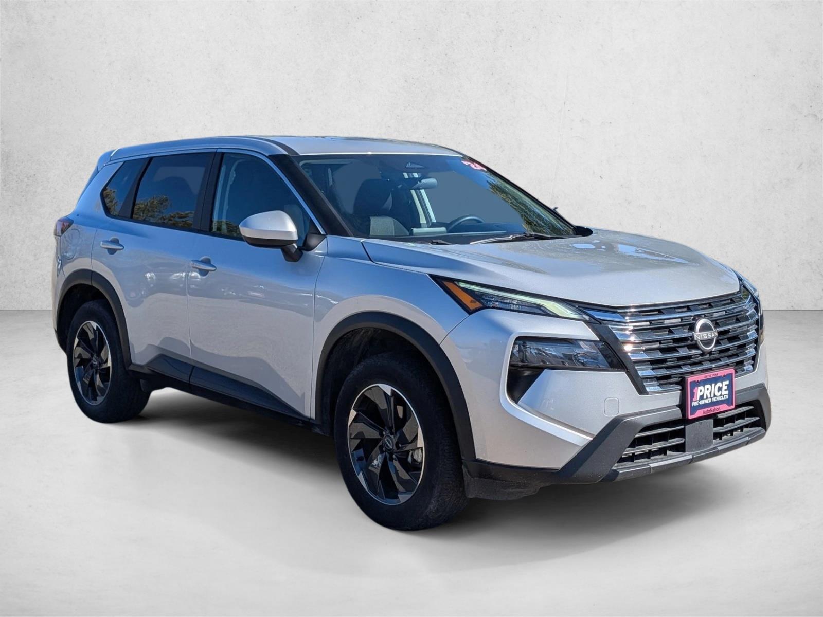 2024 Nissan Rogue SV photo 3