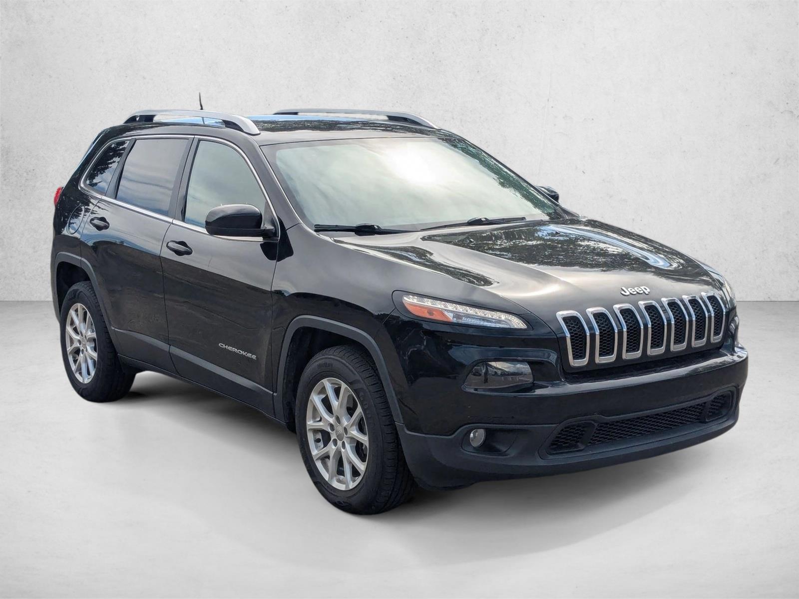 2017 Jeep Cherokee Latitude photo 2